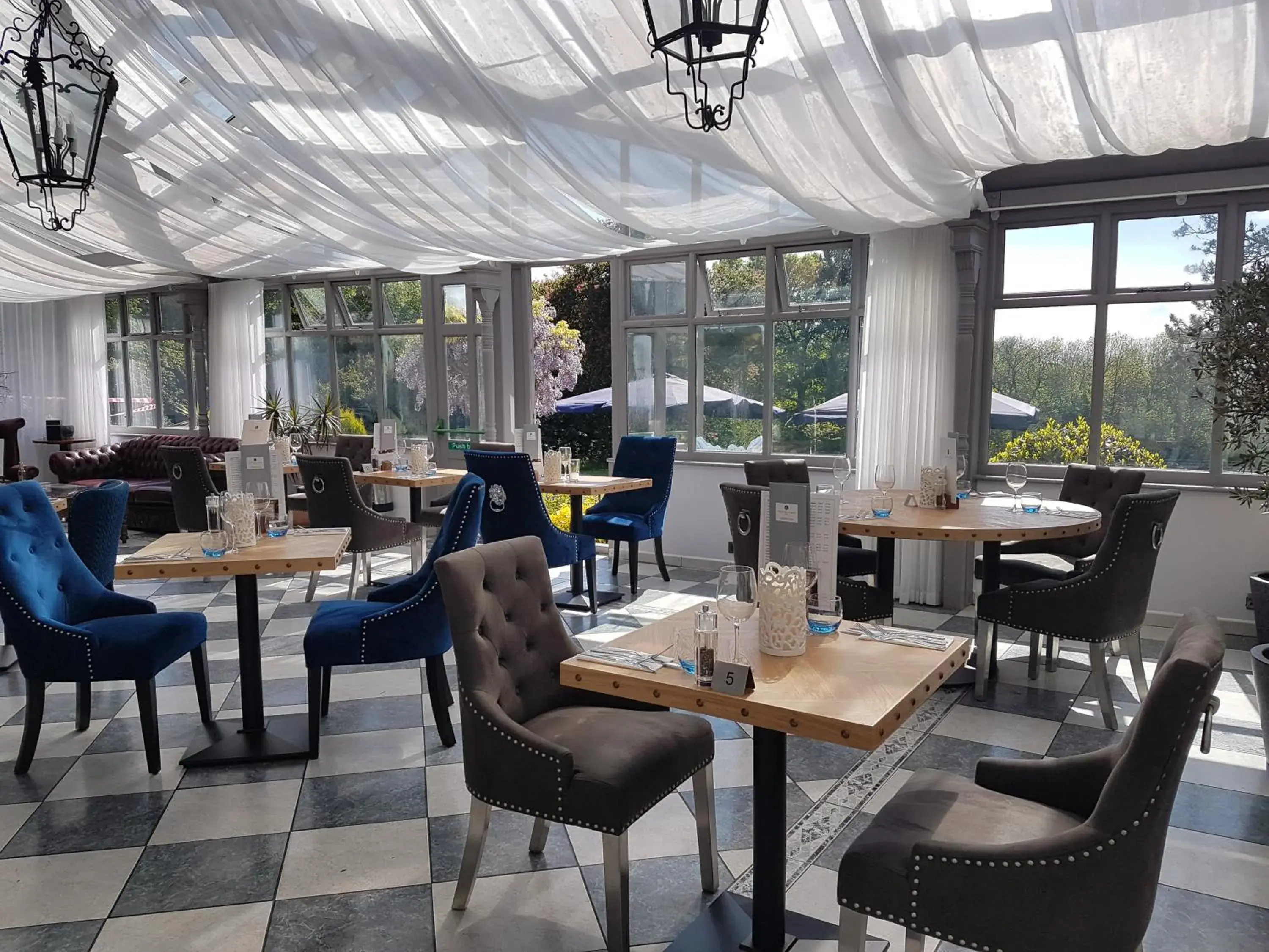 Restaurant/Places to Eat in Stanhill Court Hotel