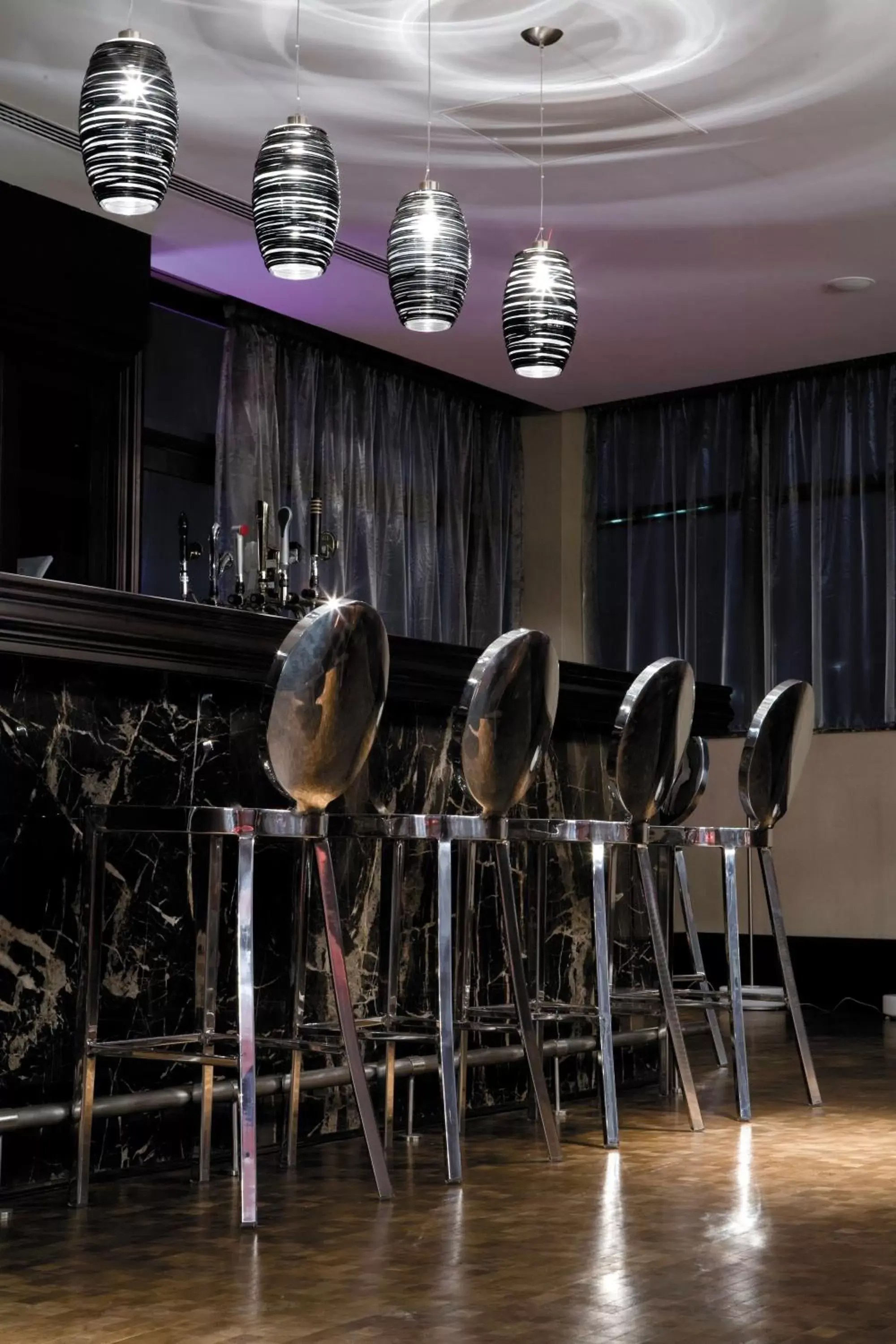 Lounge or bar in Radisson Blu Royal Hotel Dublin