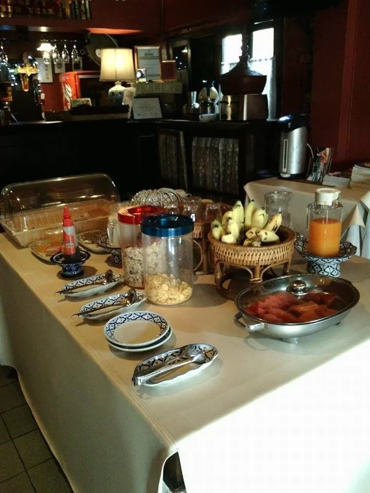 Food in Tri Yaan Na Ros Colonial House