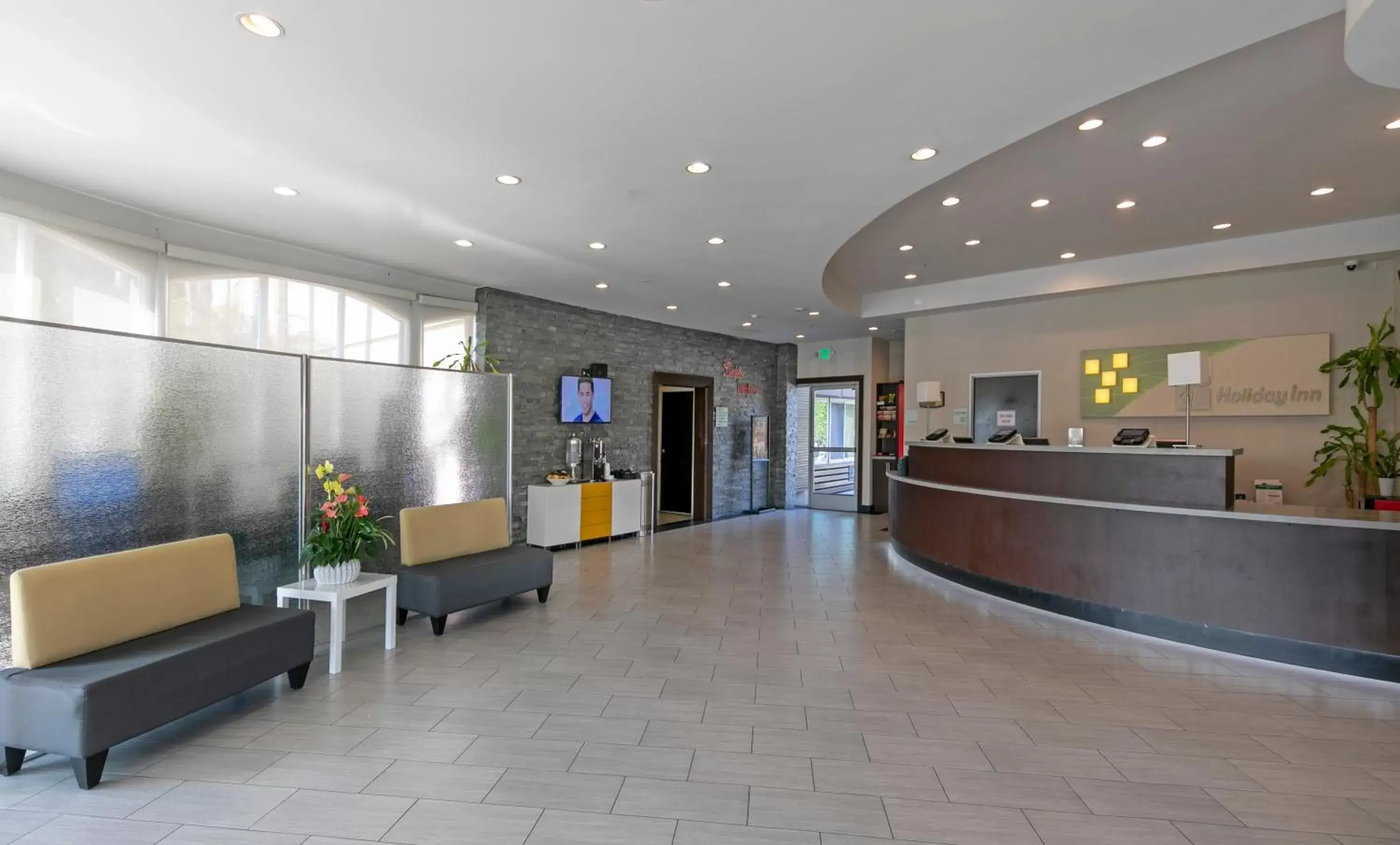 Lobby or reception, Lobby/Reception in Holiday Inn West Covina, an IHG Hotel