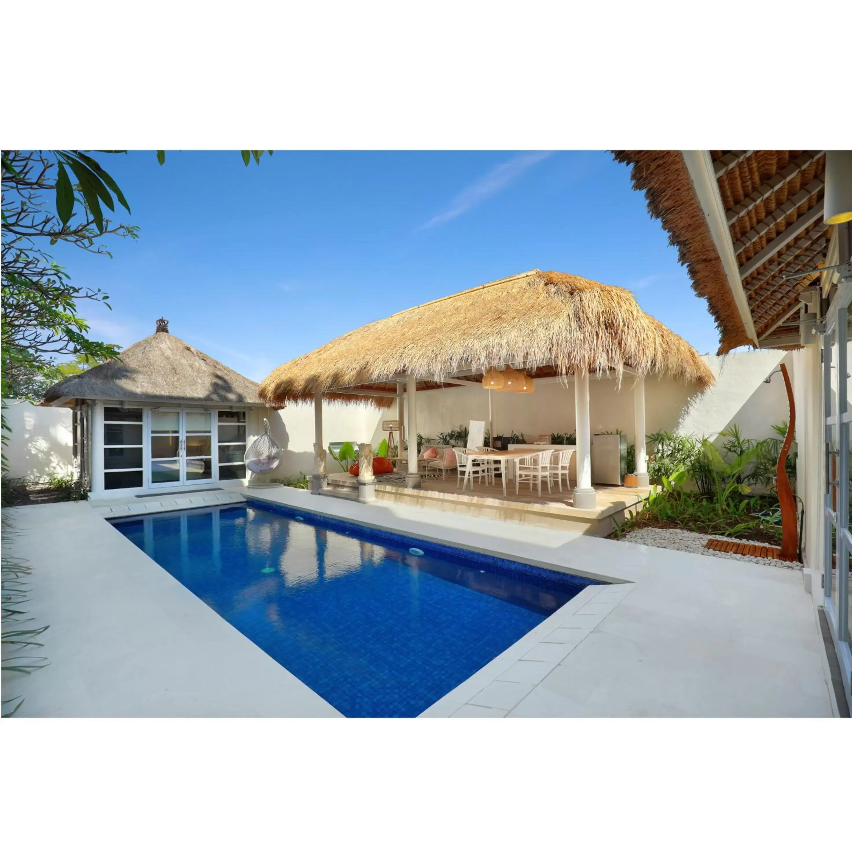 Swimming pool in HARRIS Hotel & Residences Sunset Road Swimming pool in HARRIS Hotel & Residences Sunset Road