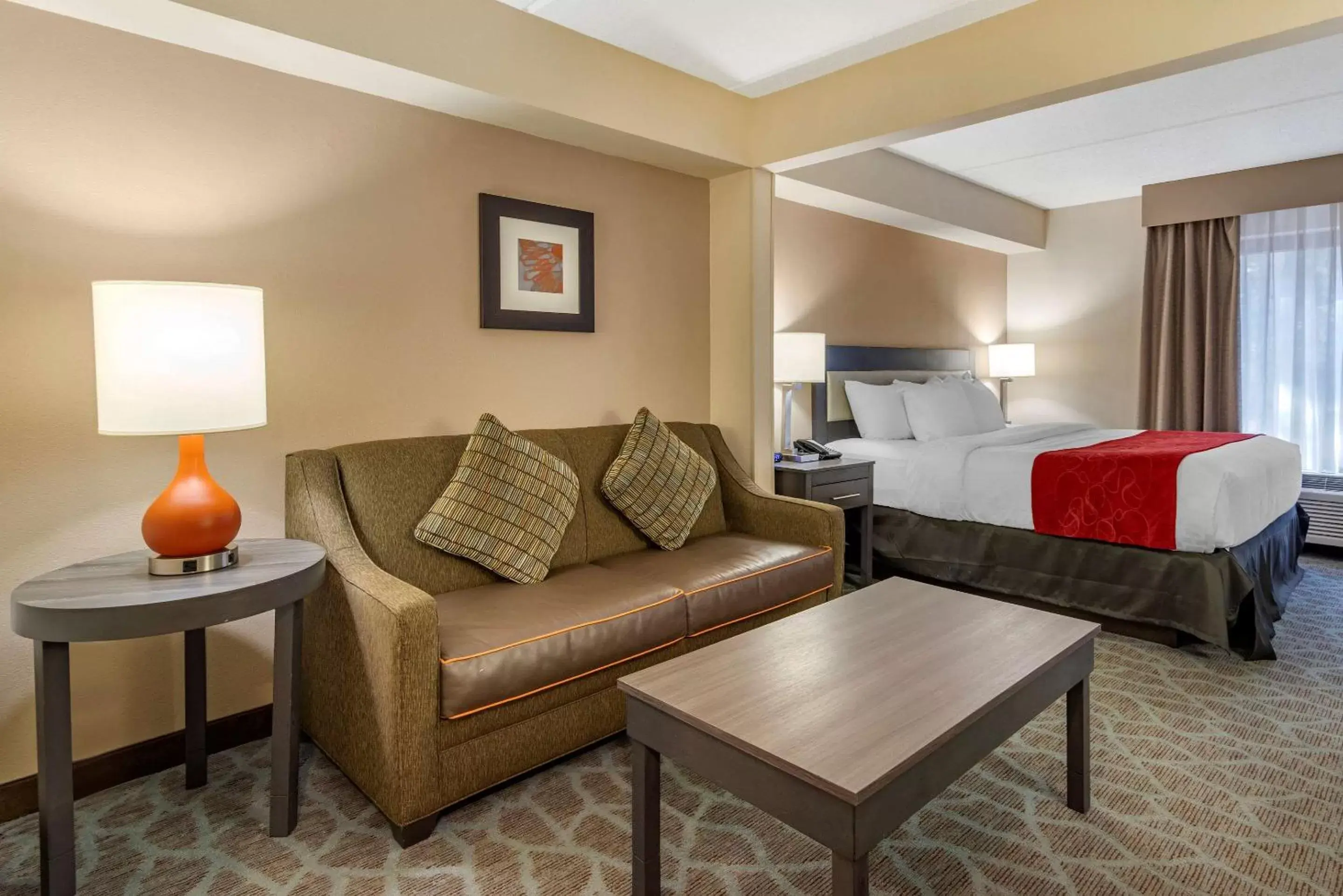 Photo of the whole room, Seating Area in Comfort Suites Alpharetta - Roswell - Atlanta Area