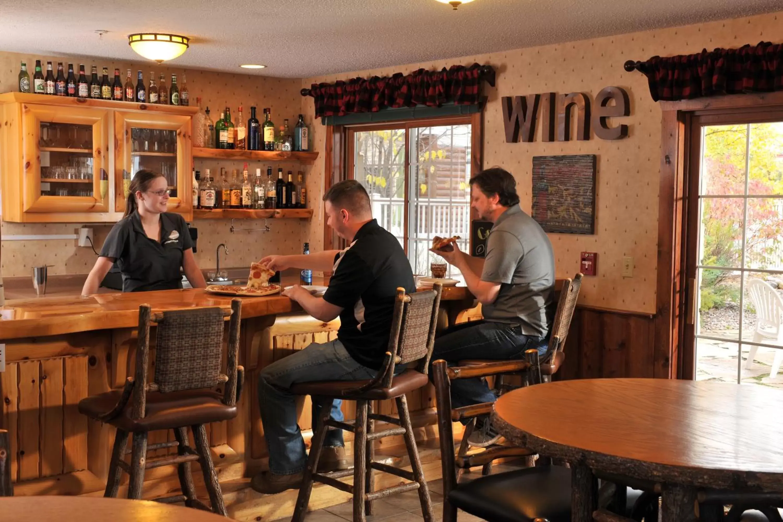 Lounge or bar in Stoney Creek Hotel Wausau - Rothschild