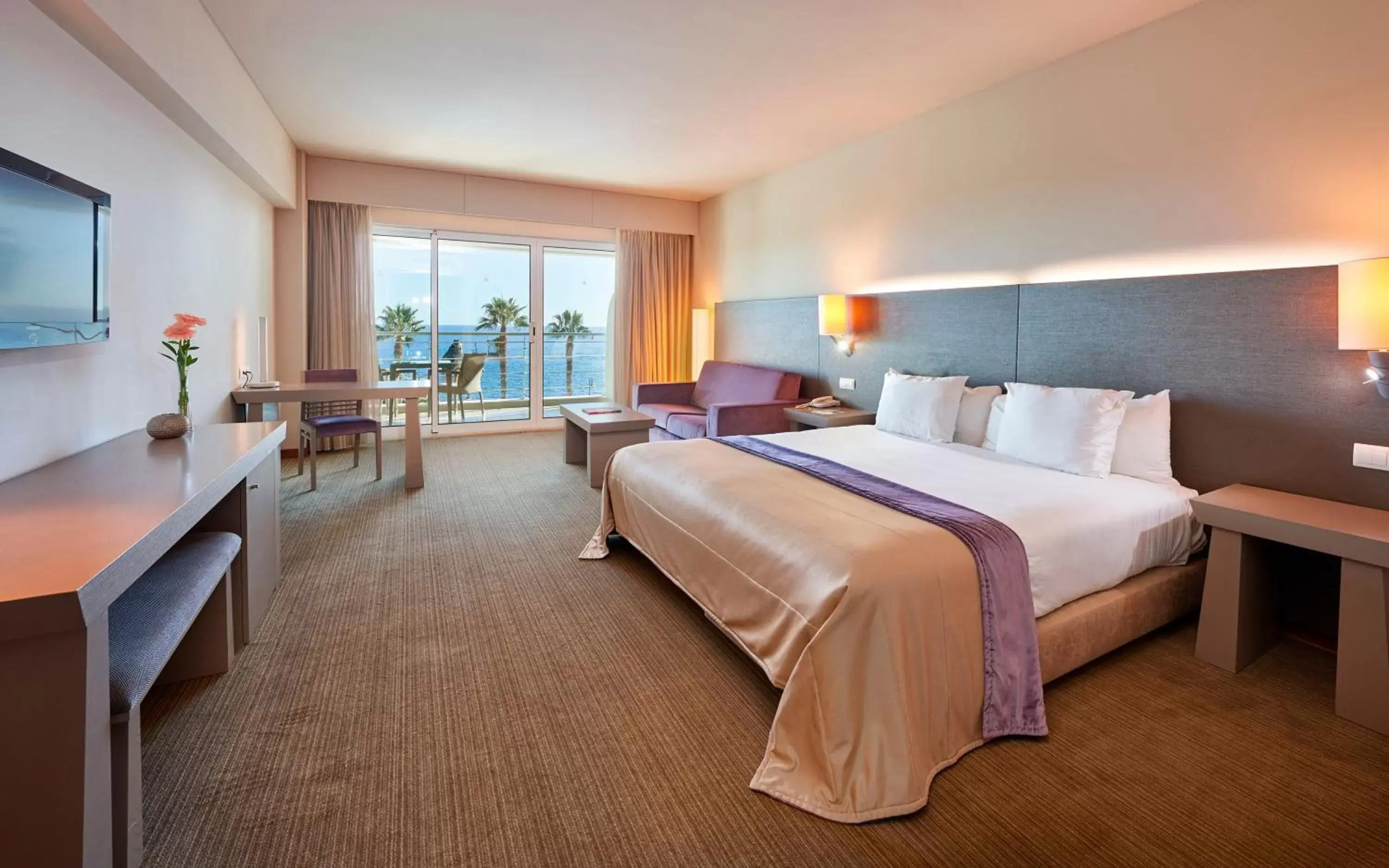 Bed in Melia Madeira Mare