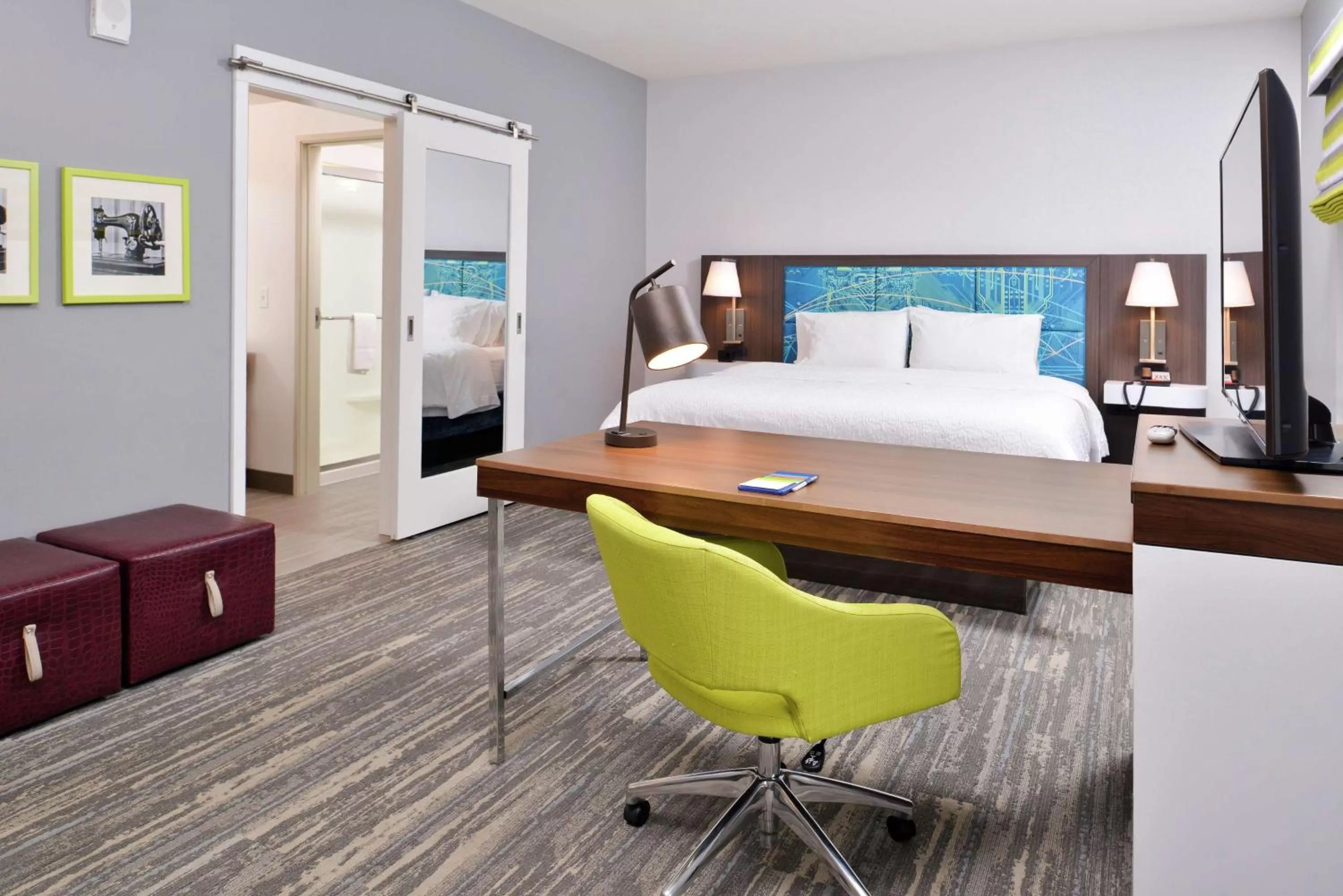 Bedroom, Bed in Hampton Inn & Suites Saint Paul Oakdale Woodbury