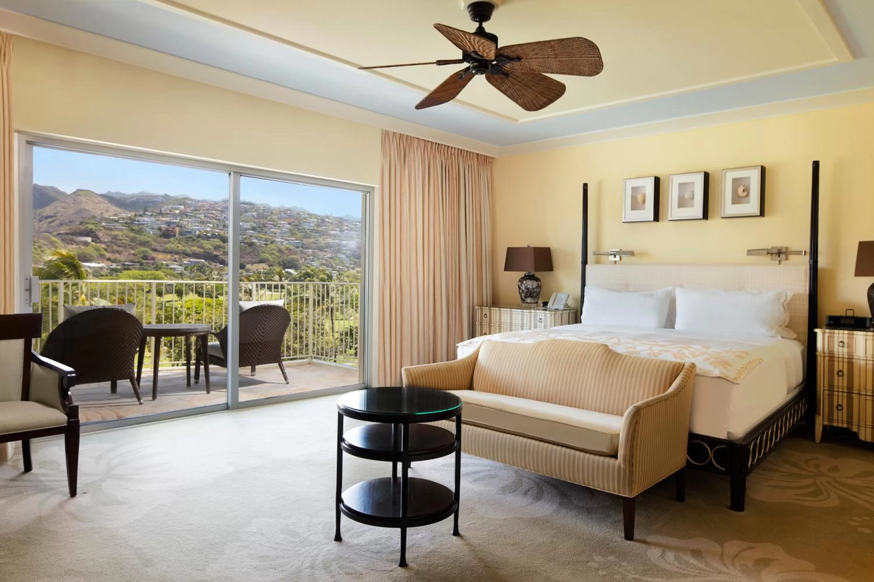 Bedroom, Bed in The Kahala Hotel and Resort