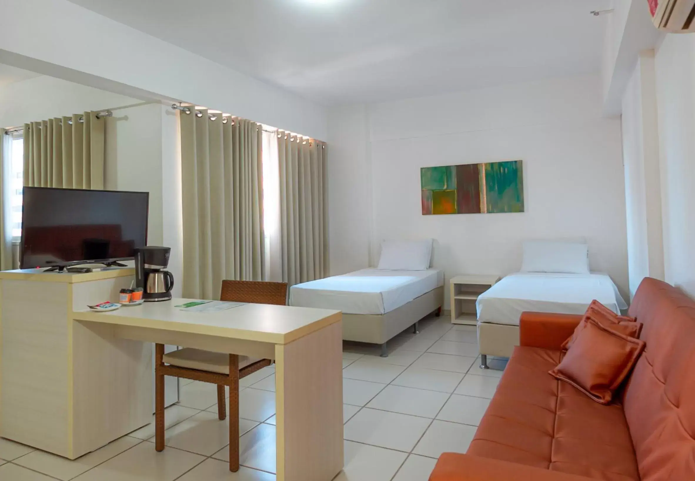 Property building, TV/Entertainment Center in Best Western Suites Le Jardin Caldas Novas