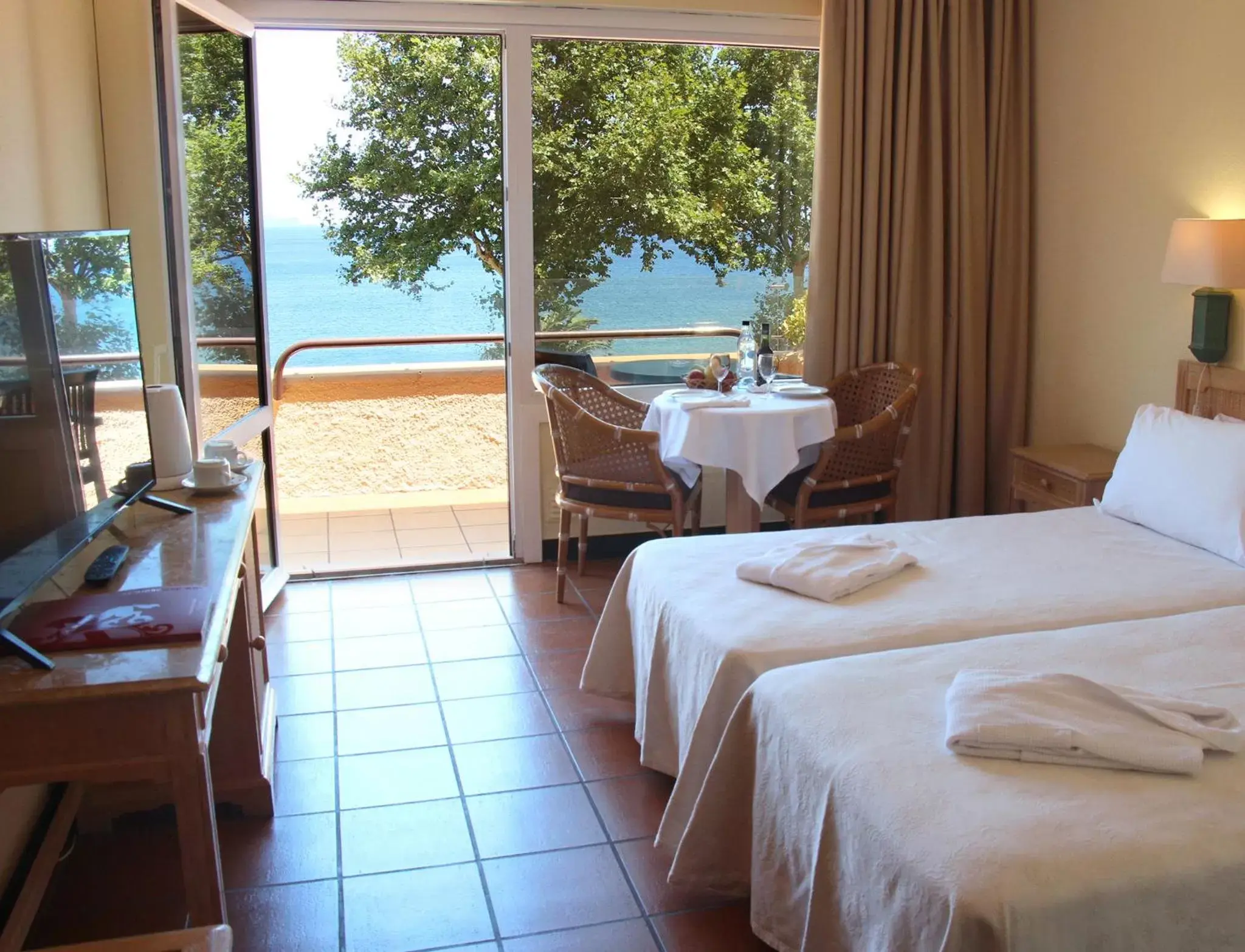 Superior Room with Balcony in Dom Pedro Madeira Superior Room with Balcony in Dom Pedro Madeira