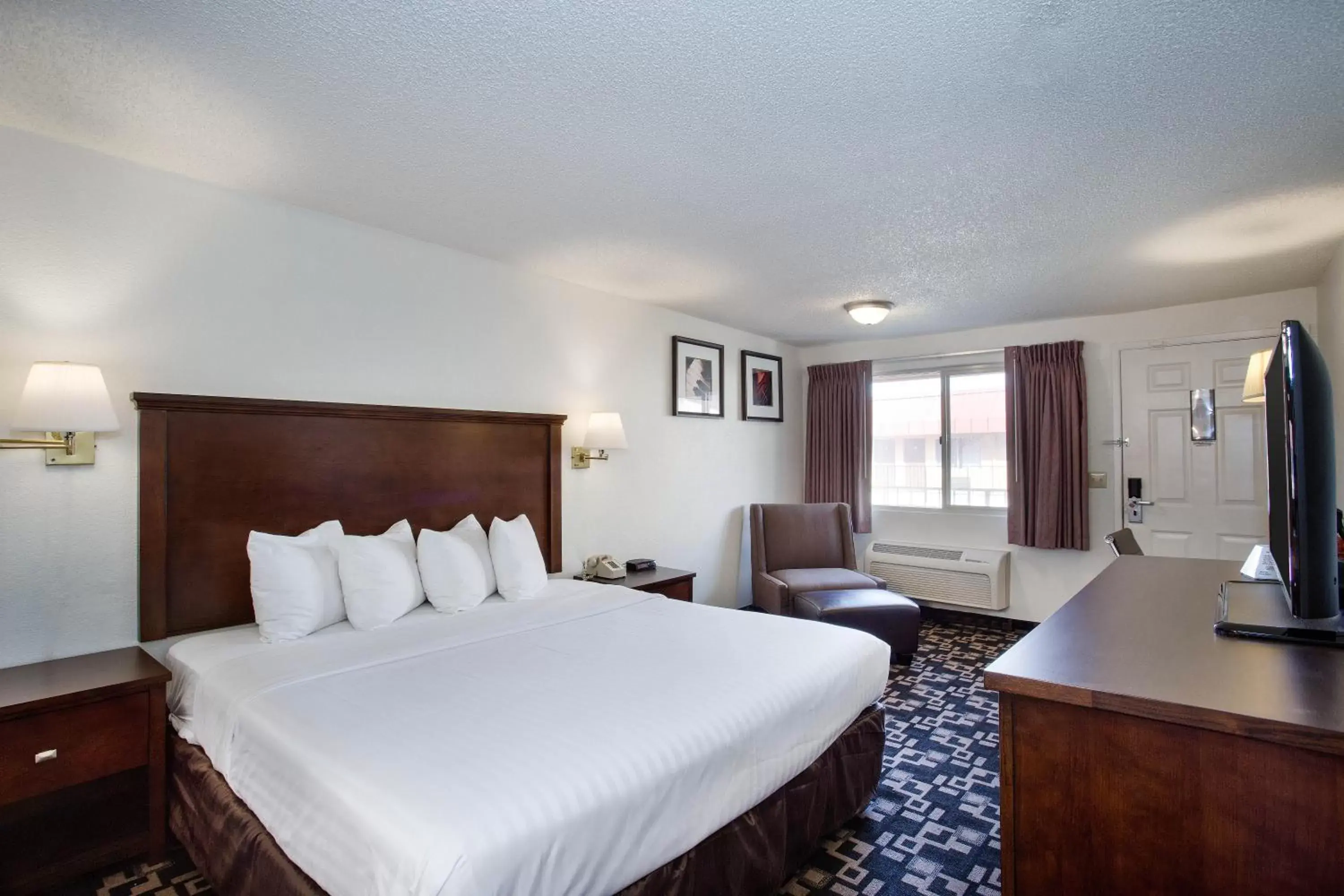 King Room - Non-Smoking in MorningGlory Inn & Suites