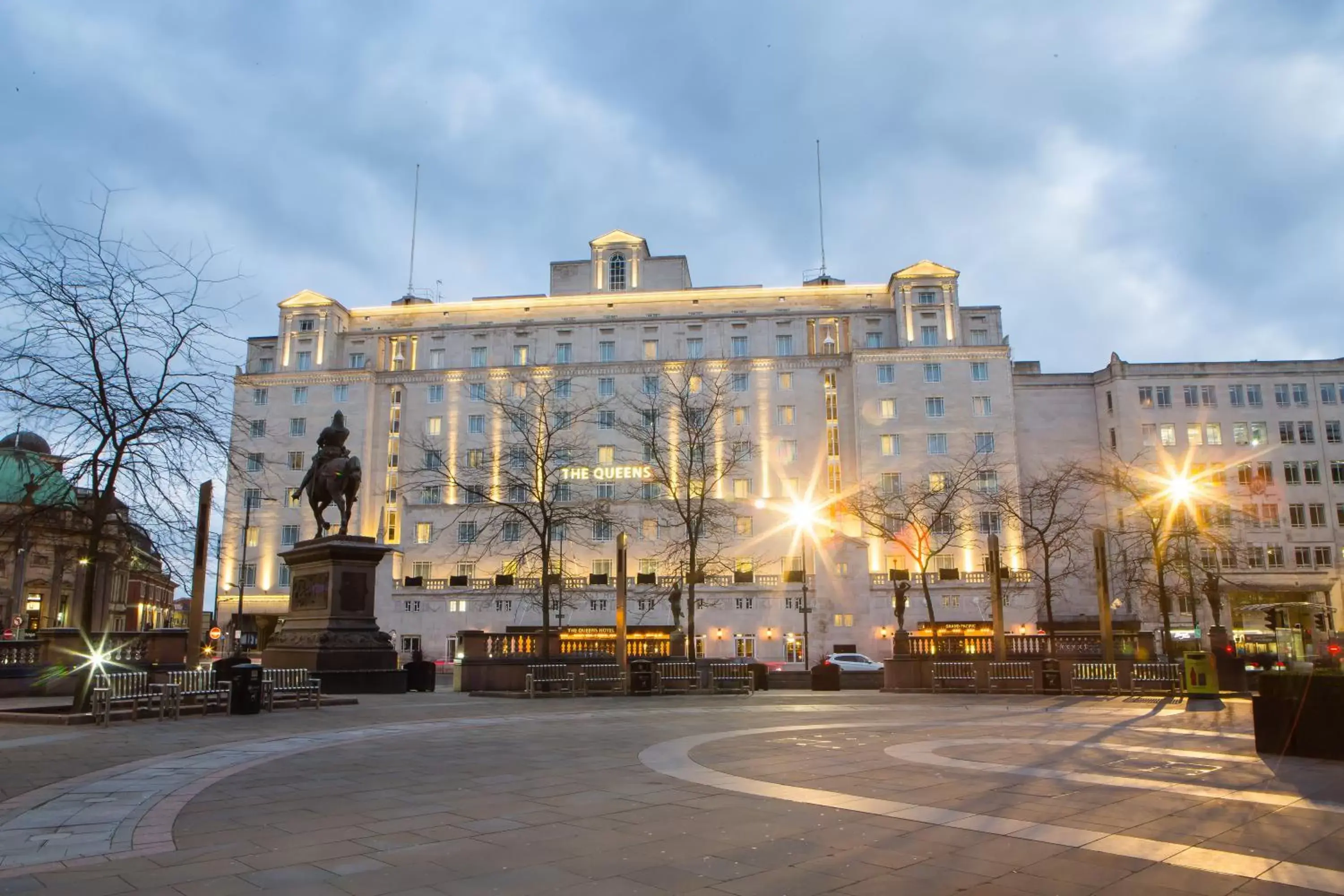 Facade/entrance in The Queens Hotel Facade/entrance in The Queens Hotel