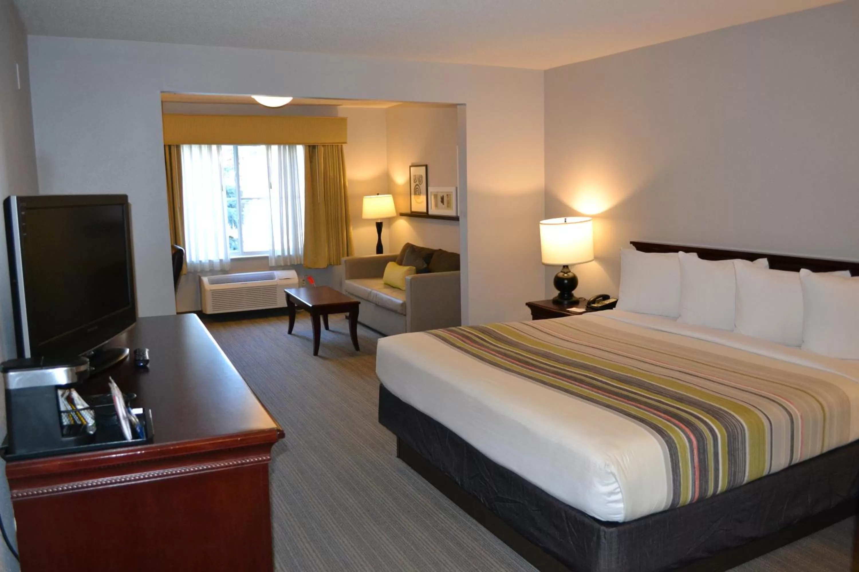 Bed in Country Inn & Suites by Radisson, Gurnee, IL