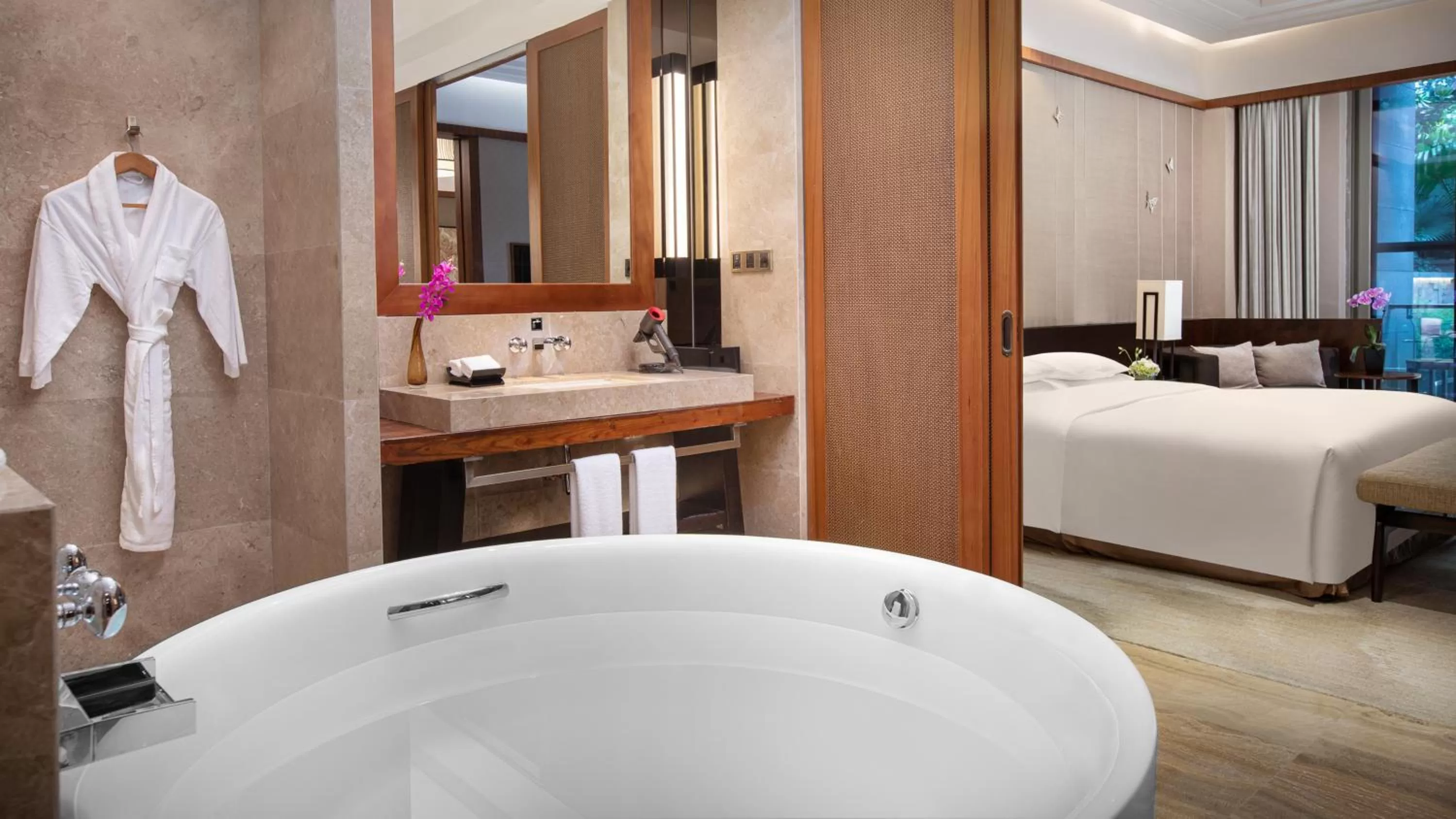 Bathroom, Bed in InterContinental Kunming by IHG