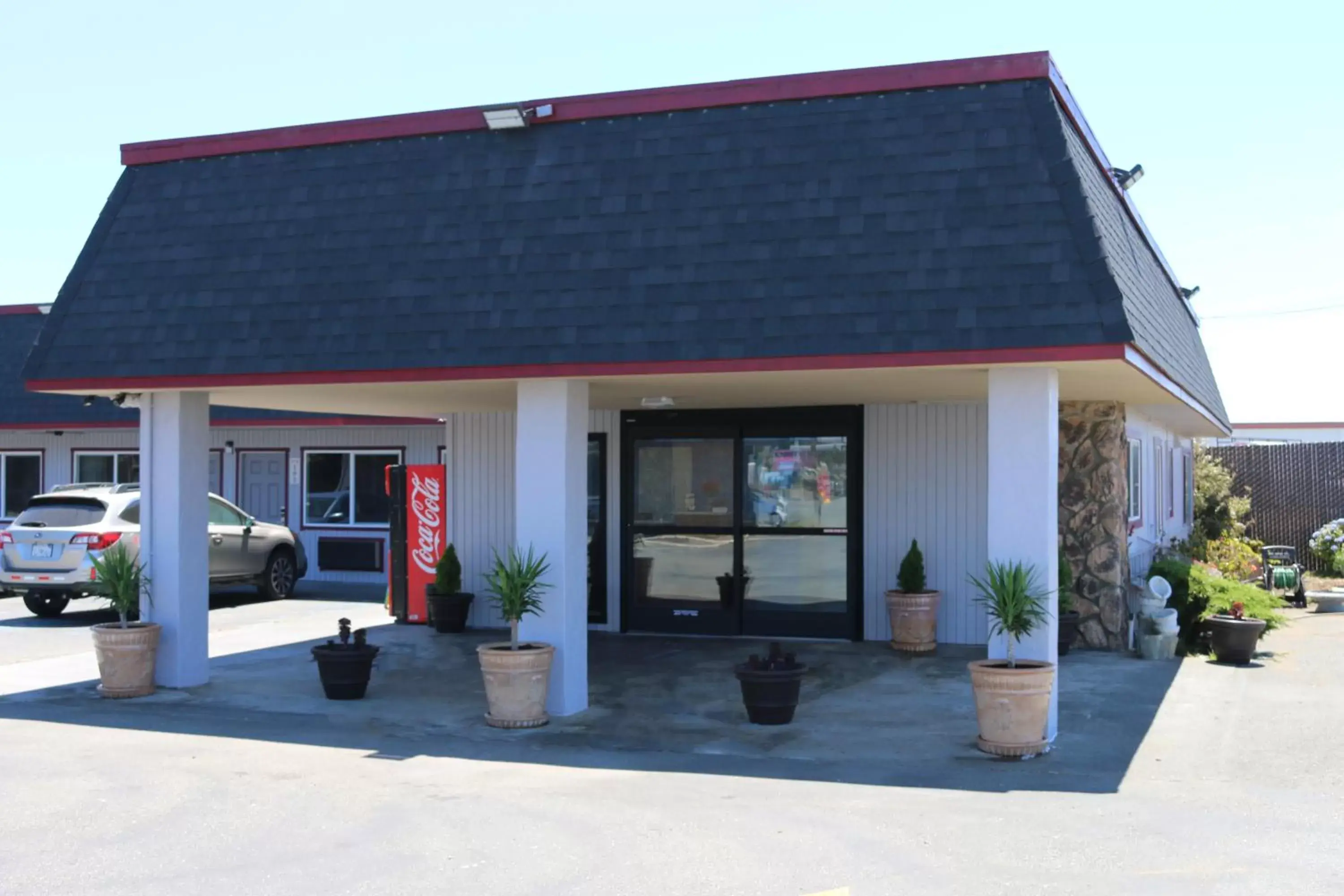 Facade/entrance, Property Building in Westward Inn