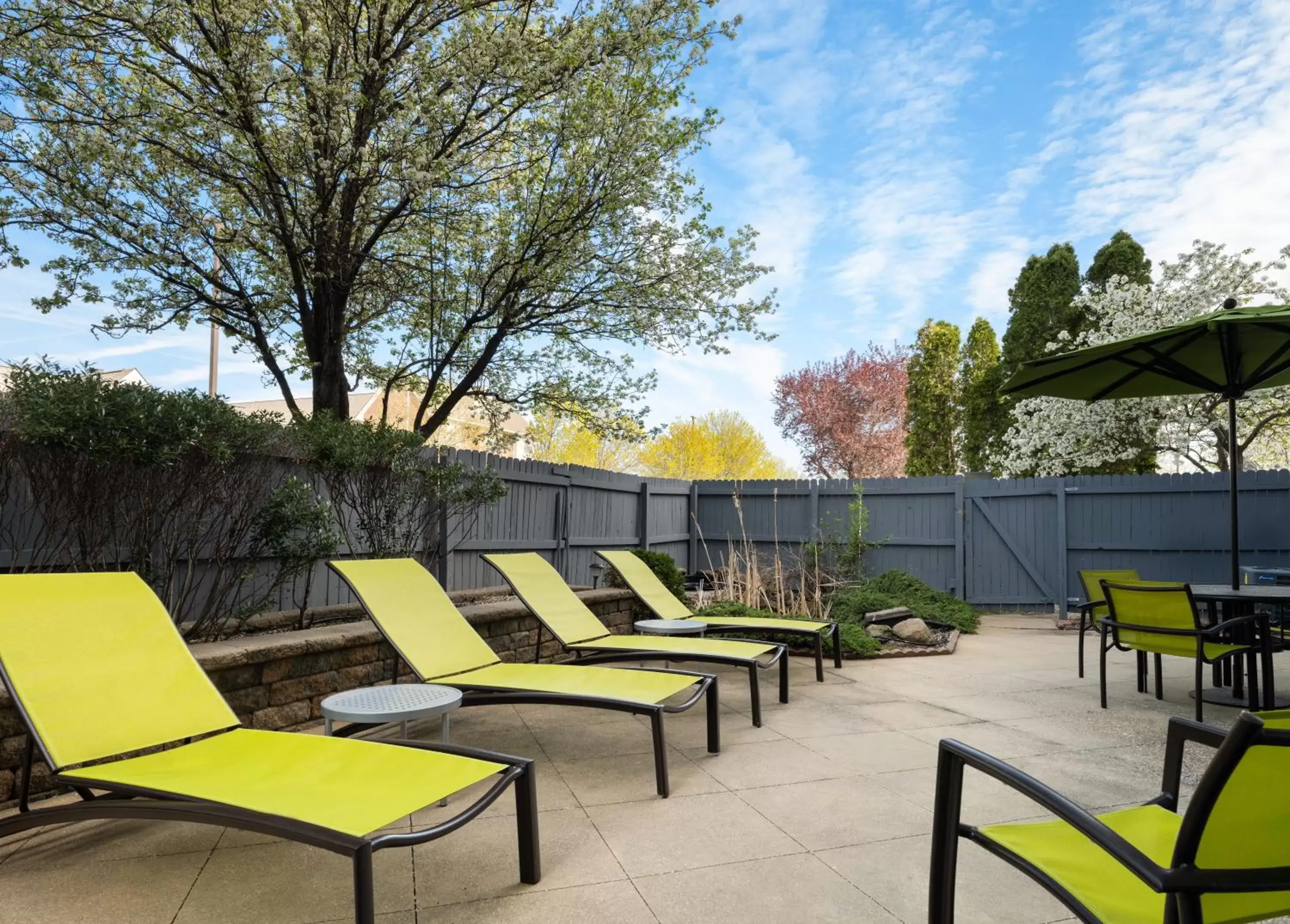 Patio in SpringHill Suites Kansas City Overland Park