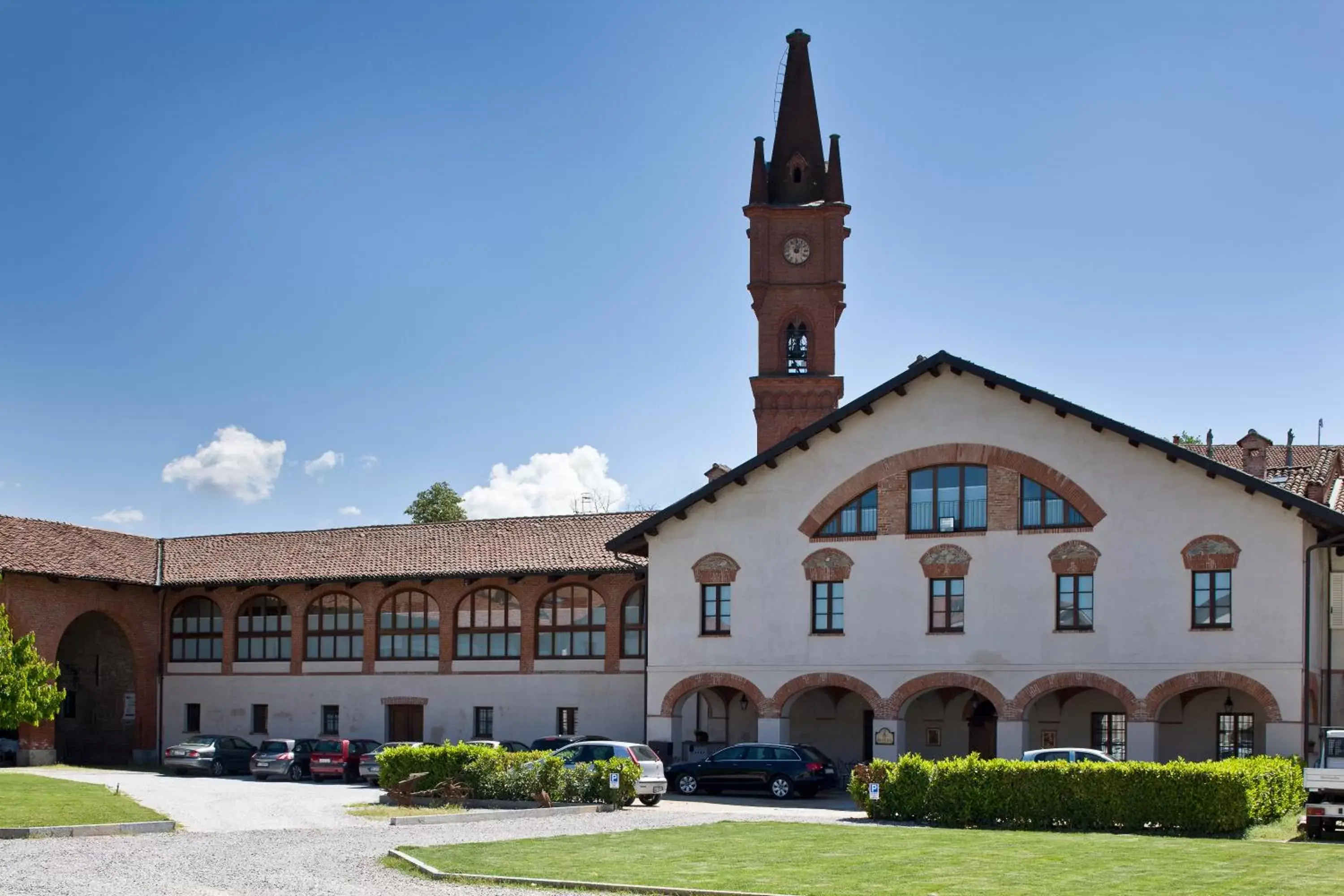 Property building in Albergo La Corte Albertina Property building in Albergo La Corte Albertina