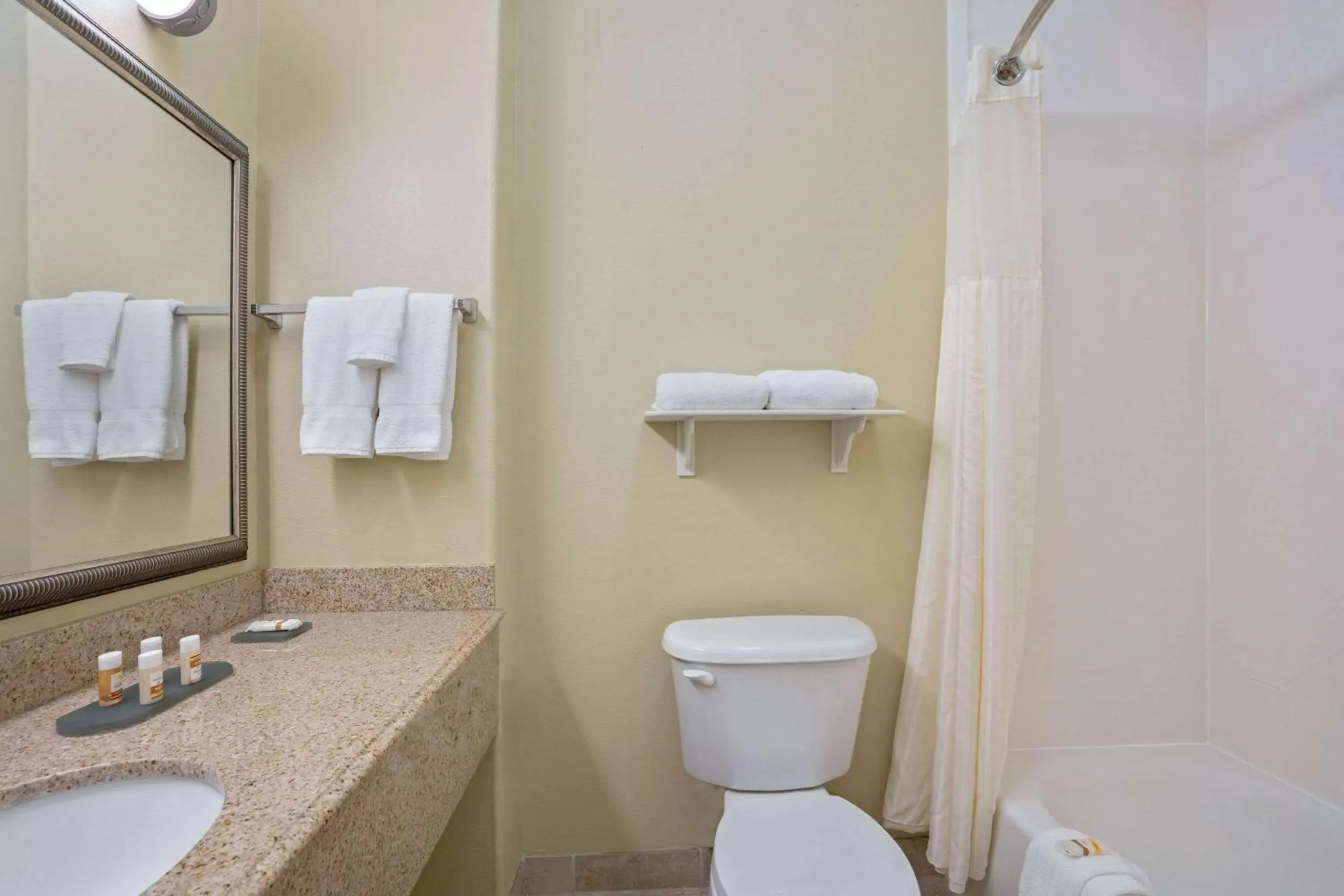 Bathroom in La Quinta by Wyndham Houston - Westchase