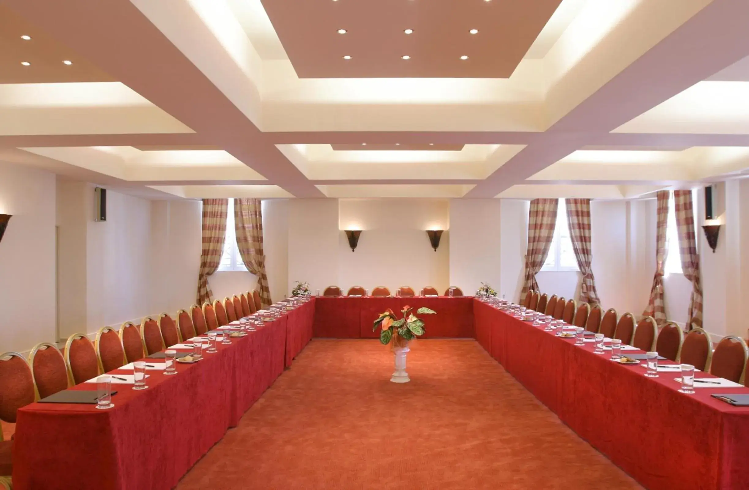 Business facilities in Volos Palace