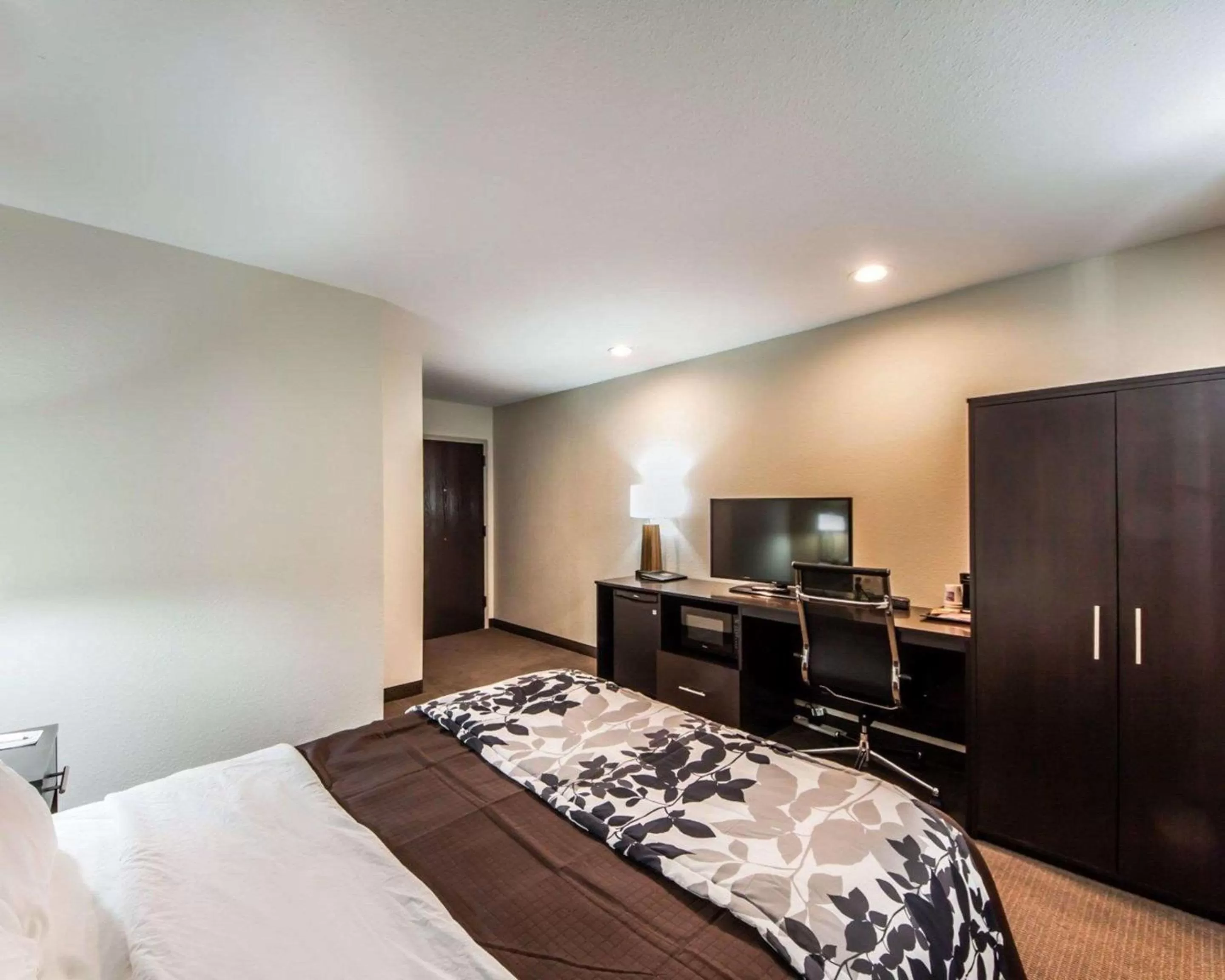 Photo of the whole room, Bed in Sleep Inn & Suites Guthrie - Edmond North