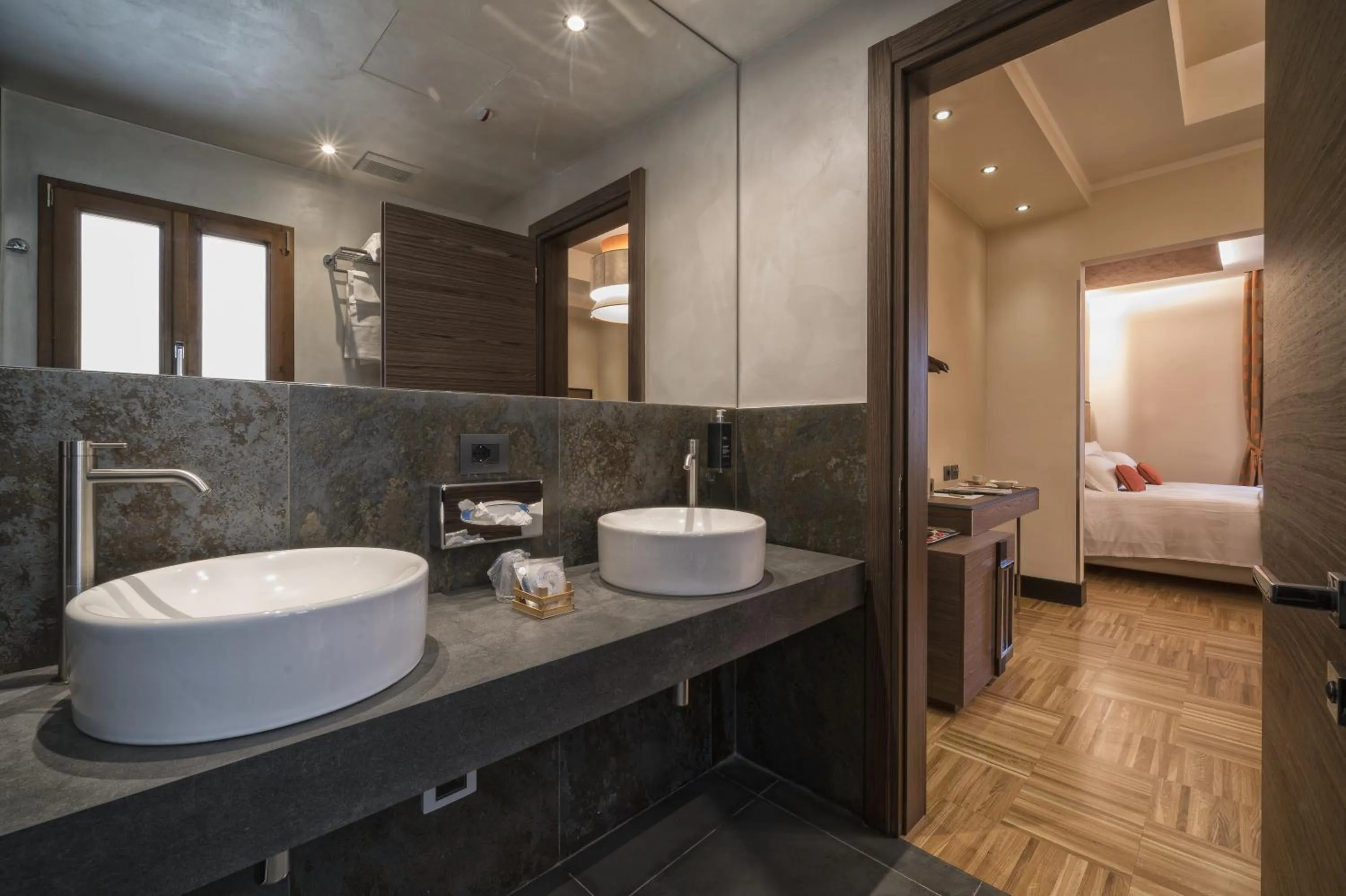 Bathroom, Bed in Solo Experience Hotel