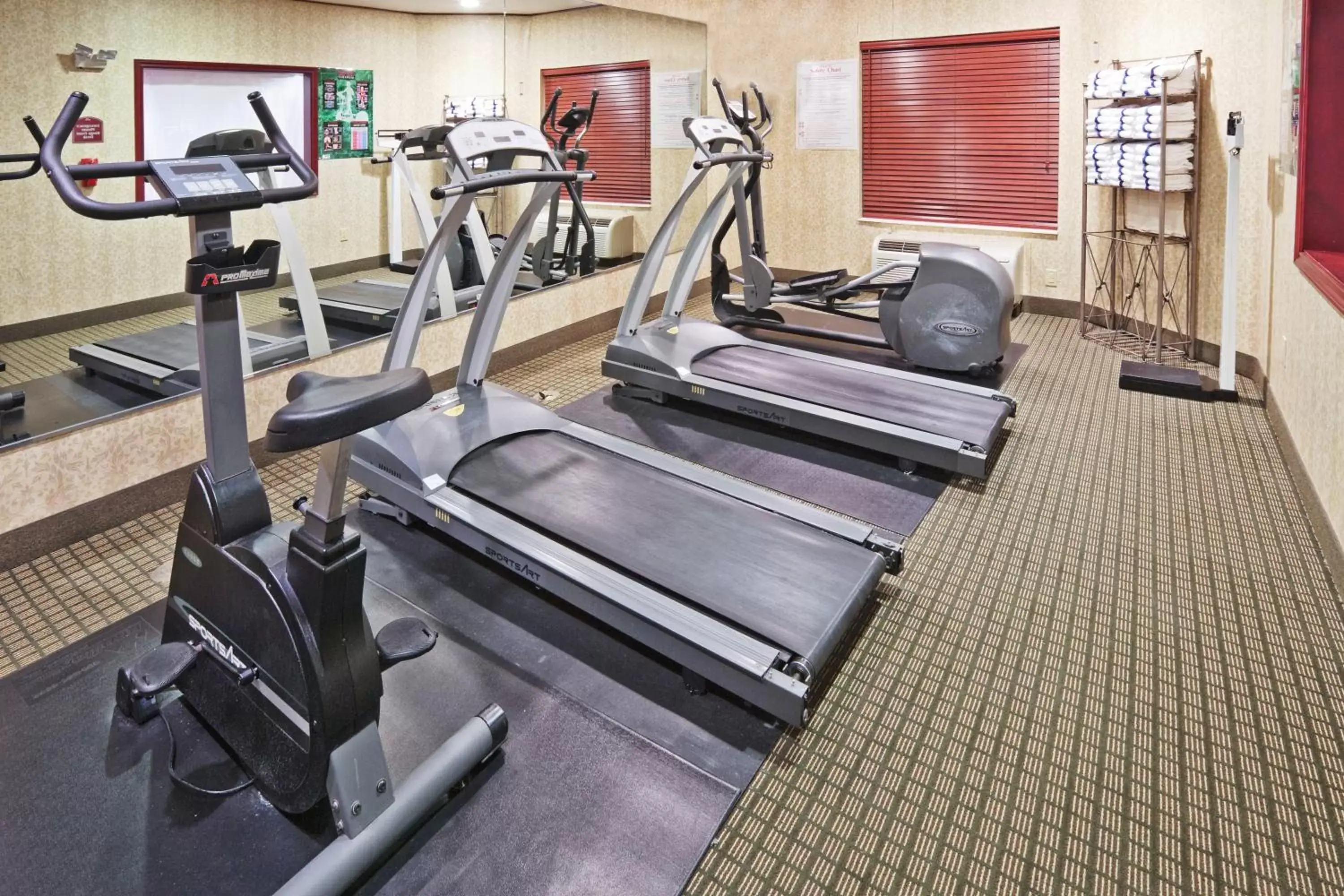Fitness centre/facilities, Fitness Center/Facilities in Holiday Inn Express Hotel & Suites Gainesville, an IHG Hotel