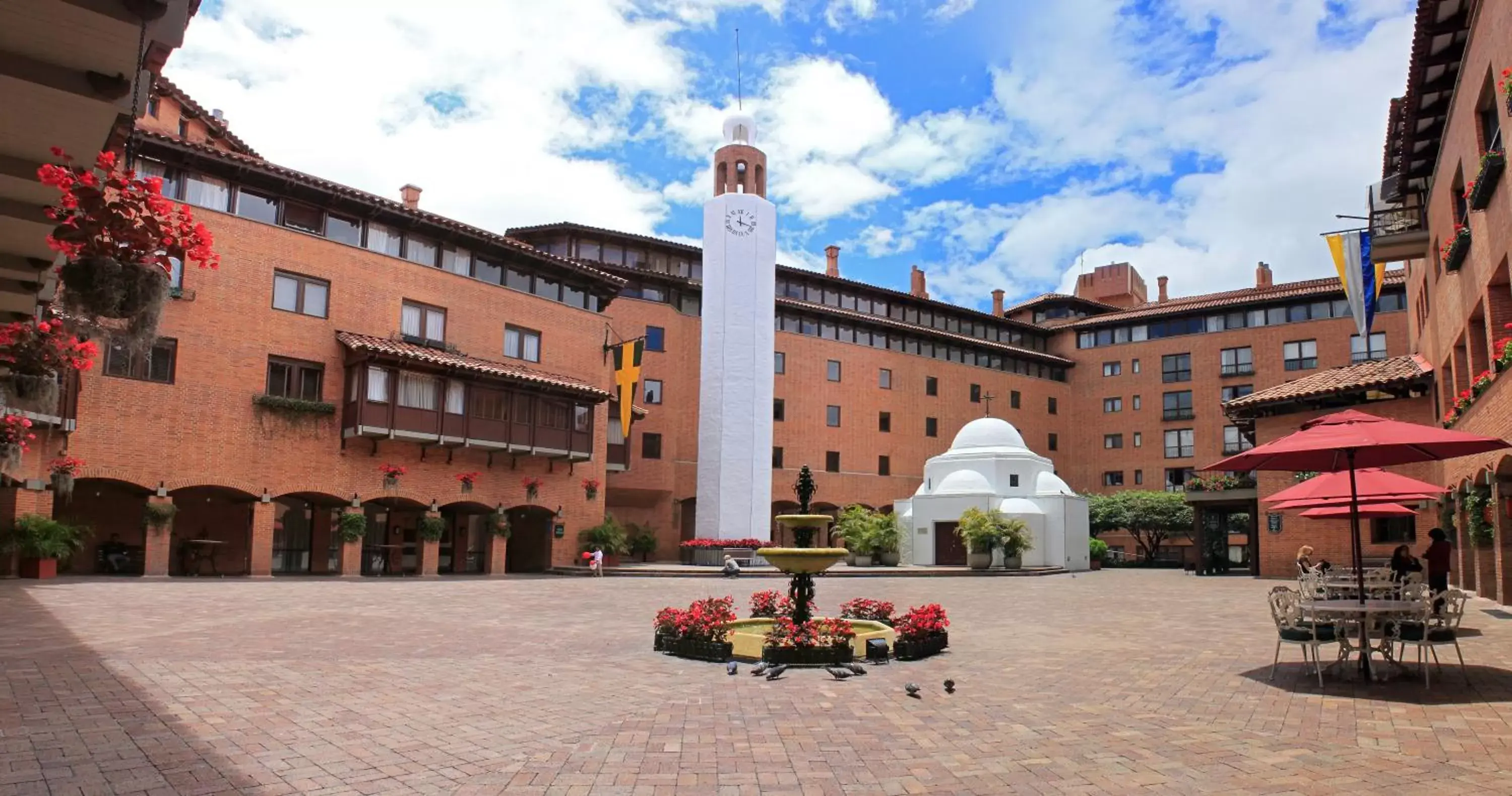 Facade/entrance, Property Building in Hotel Estelar La Fontana