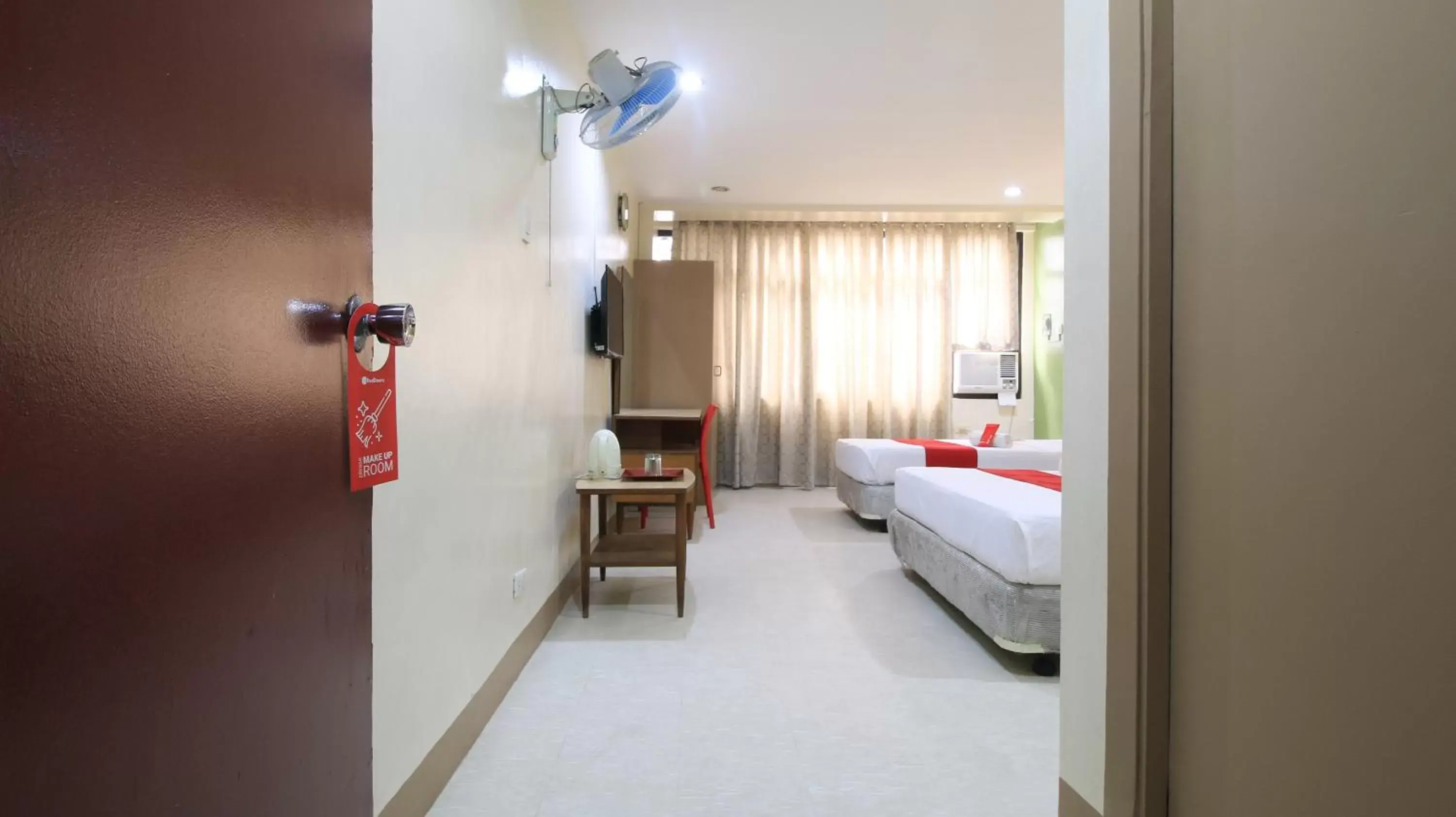 Photo of the whole room, Bed in RedDoorz Plus @ Chinatown Binondo