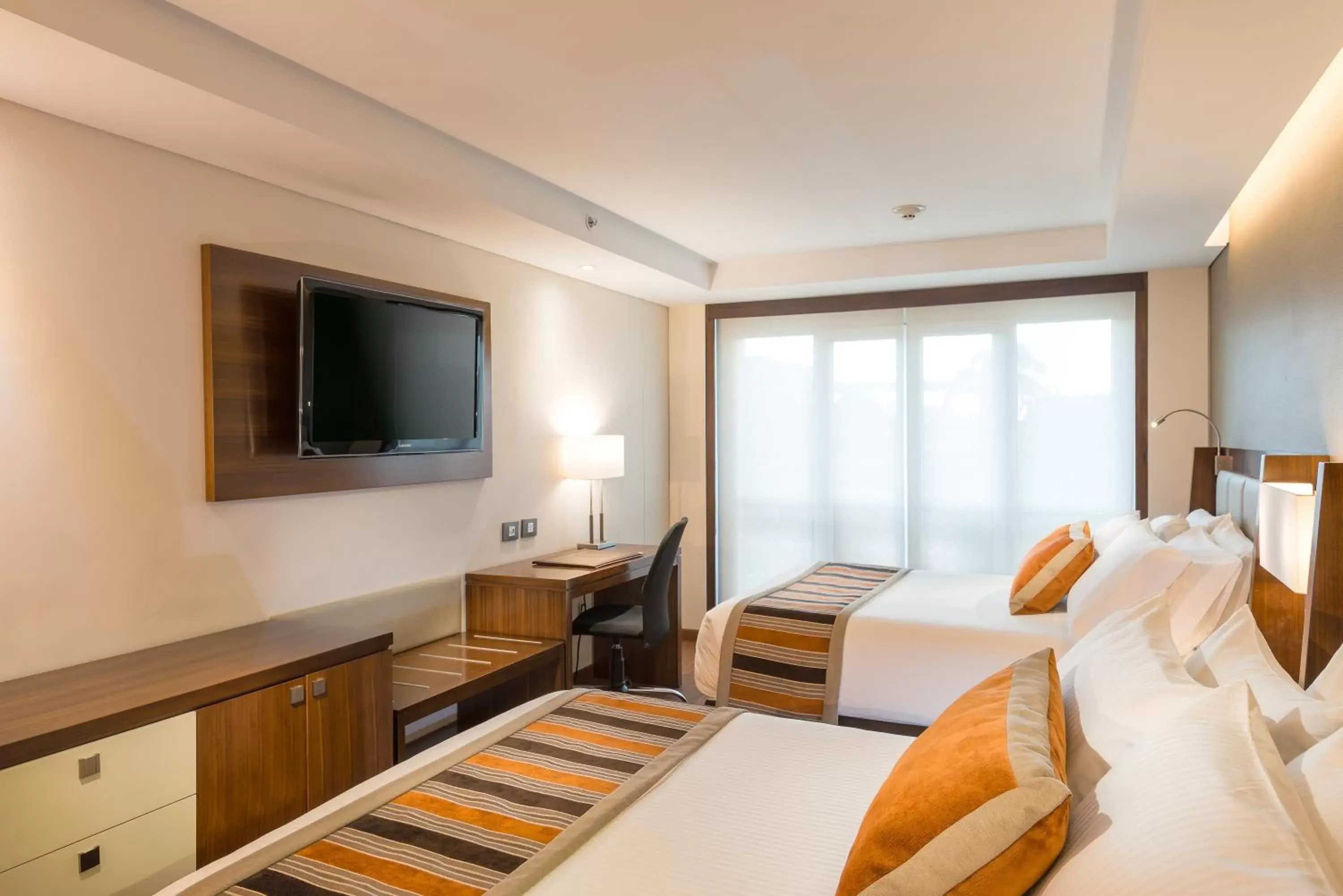 Bedroom, TV/Entertainment Center in Hotel Dann Carlton Bogota