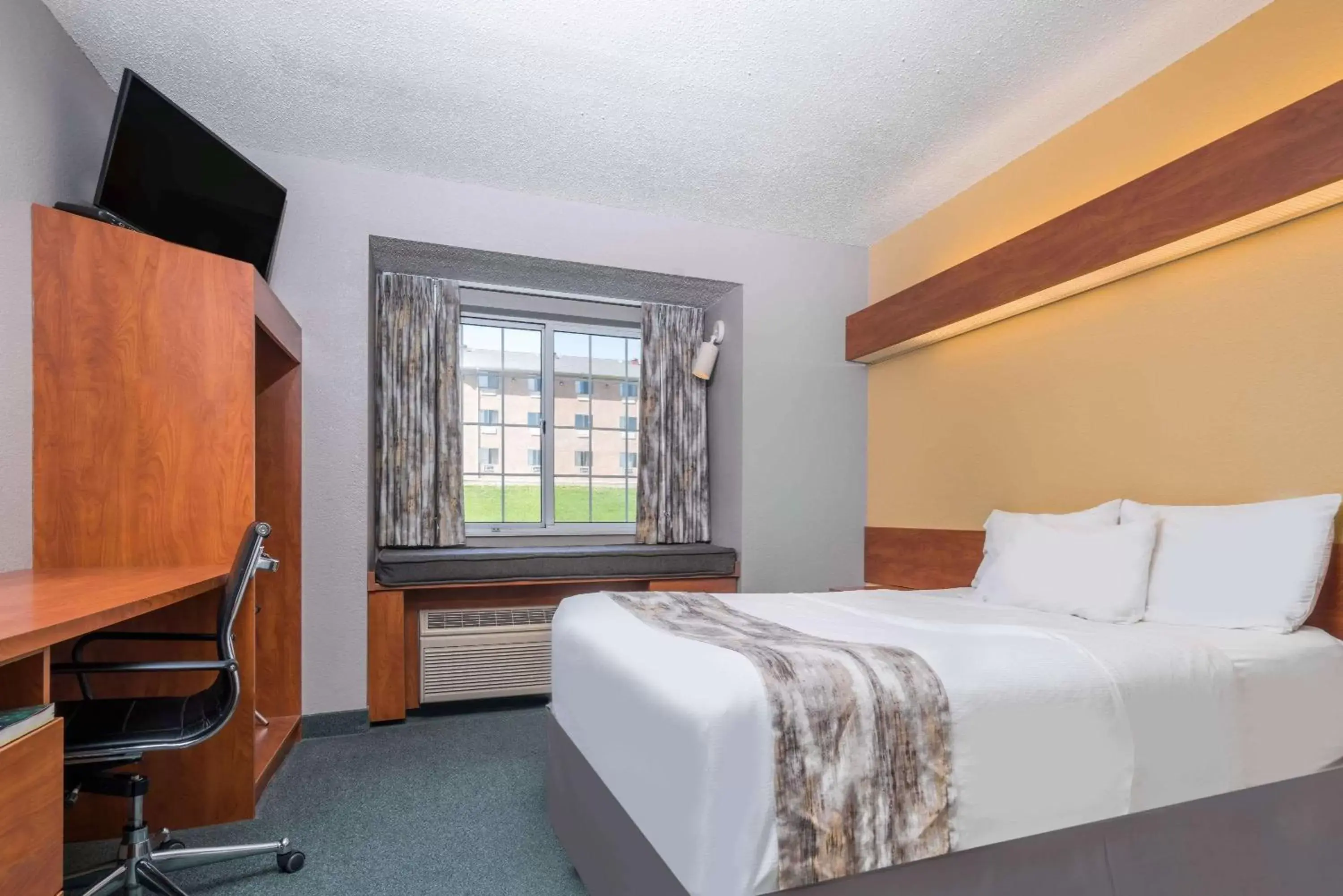 Photo of the whole room, Bed in Microtel Inn & Suites by Wyndham New Ulm