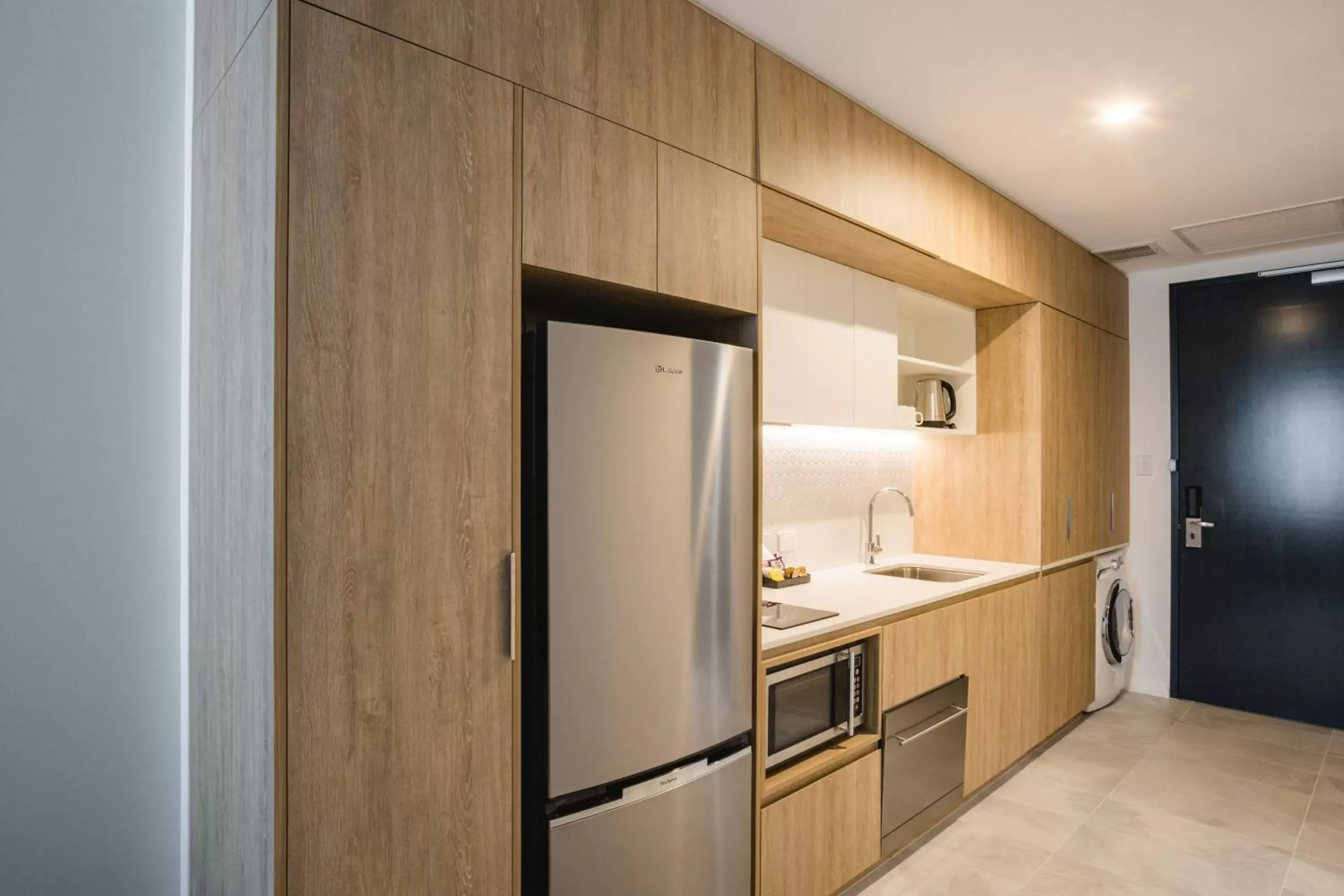 Kitchen or kitchenette, Kitchen/Kitchenette in Ingot Hotel Perth, Ascend Hotel Collection