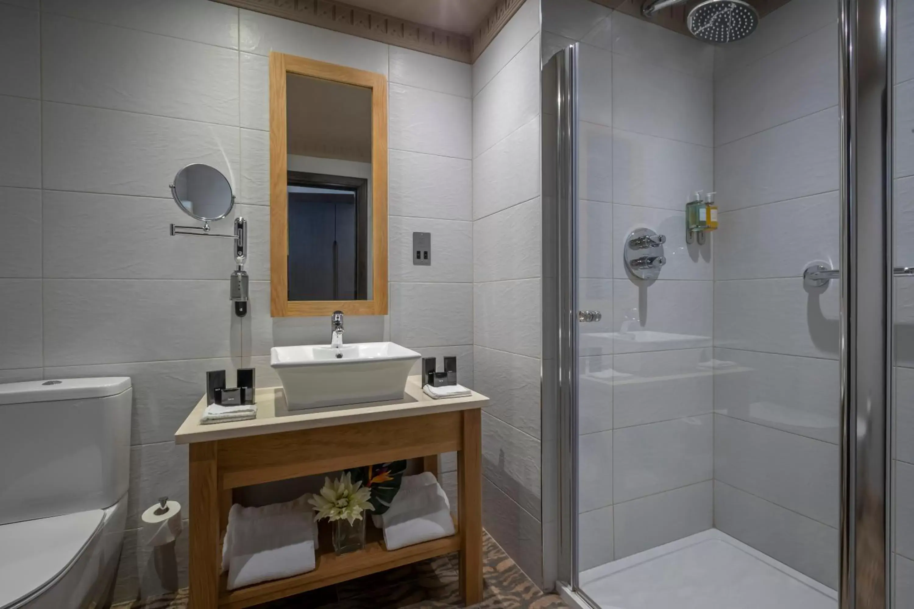 Bathroom in Boyne Valley Hotel - Bed & Breakfast Only