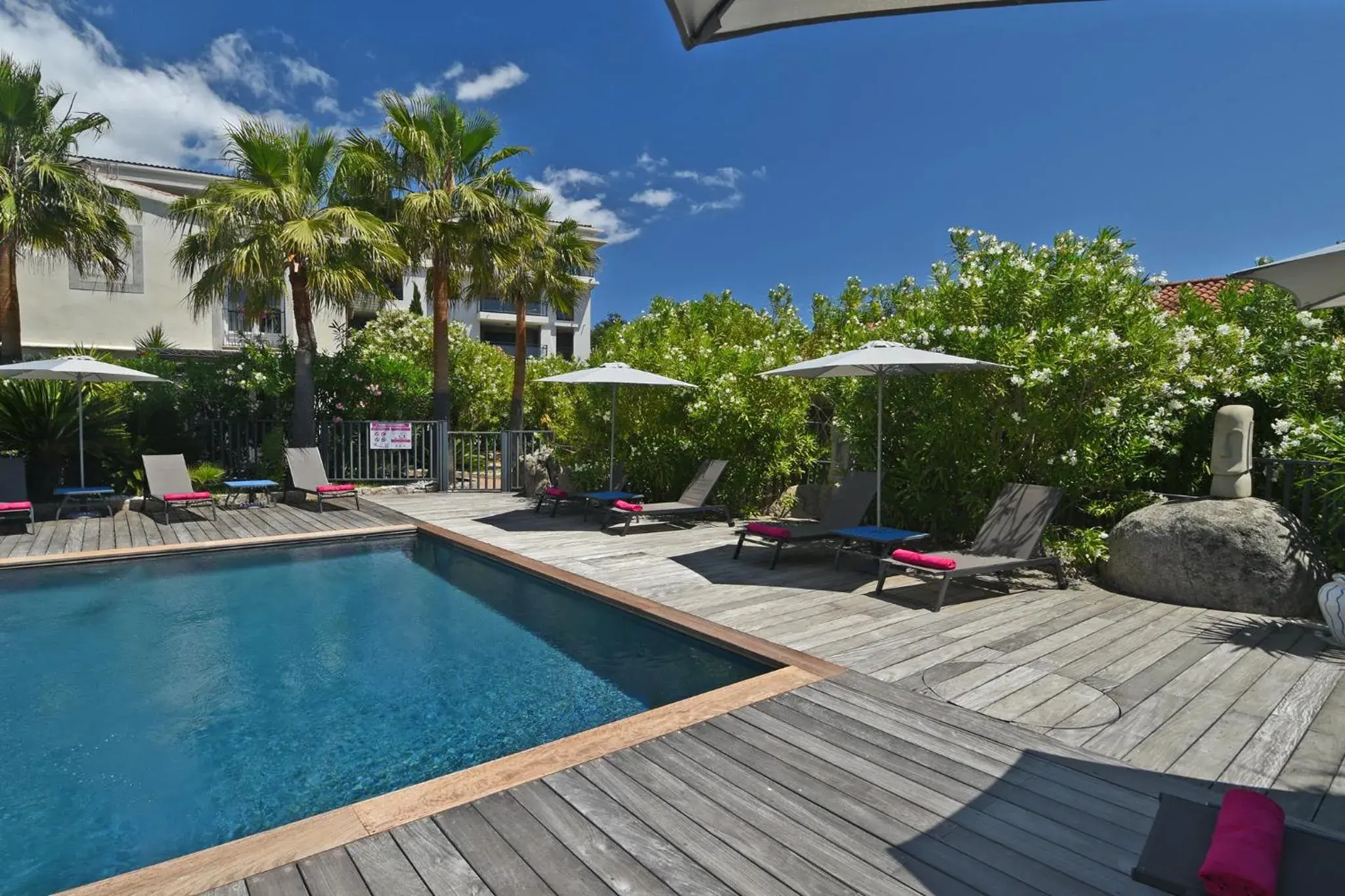 Swimming Pool in Golfe Hotel