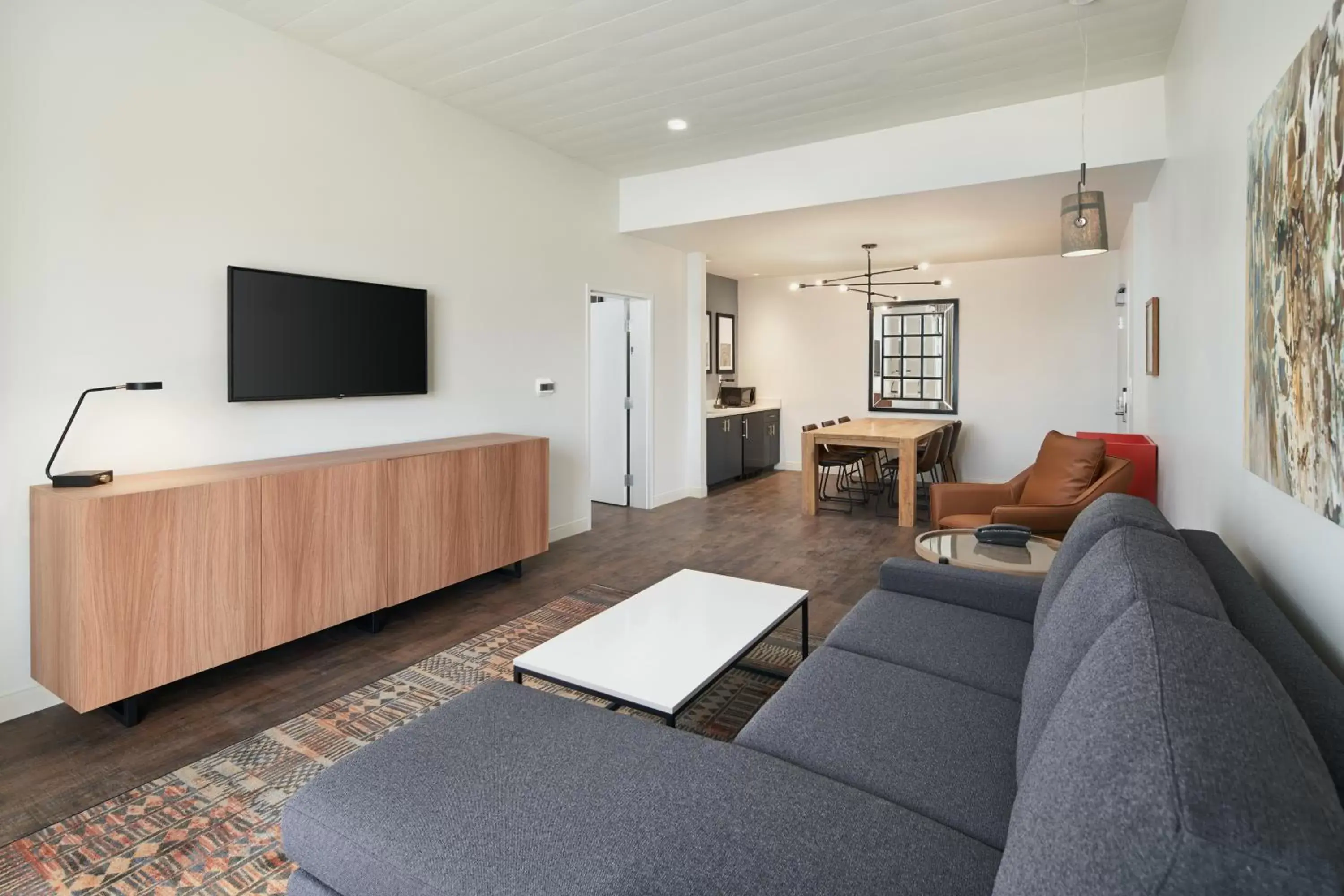 Suite - Mobility Access Roll in Shower/Non-Smoking in Hotel Indigo Tallahassee - Collegetown, an IHG Hotel Suite - Mobility Access Roll in Shower/Non-Smoking in Hotel Indigo Tallahassee - Collegetown, an IHG Hotel