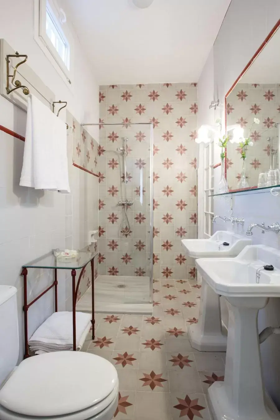 Shower, Bathroom in Suites Machado