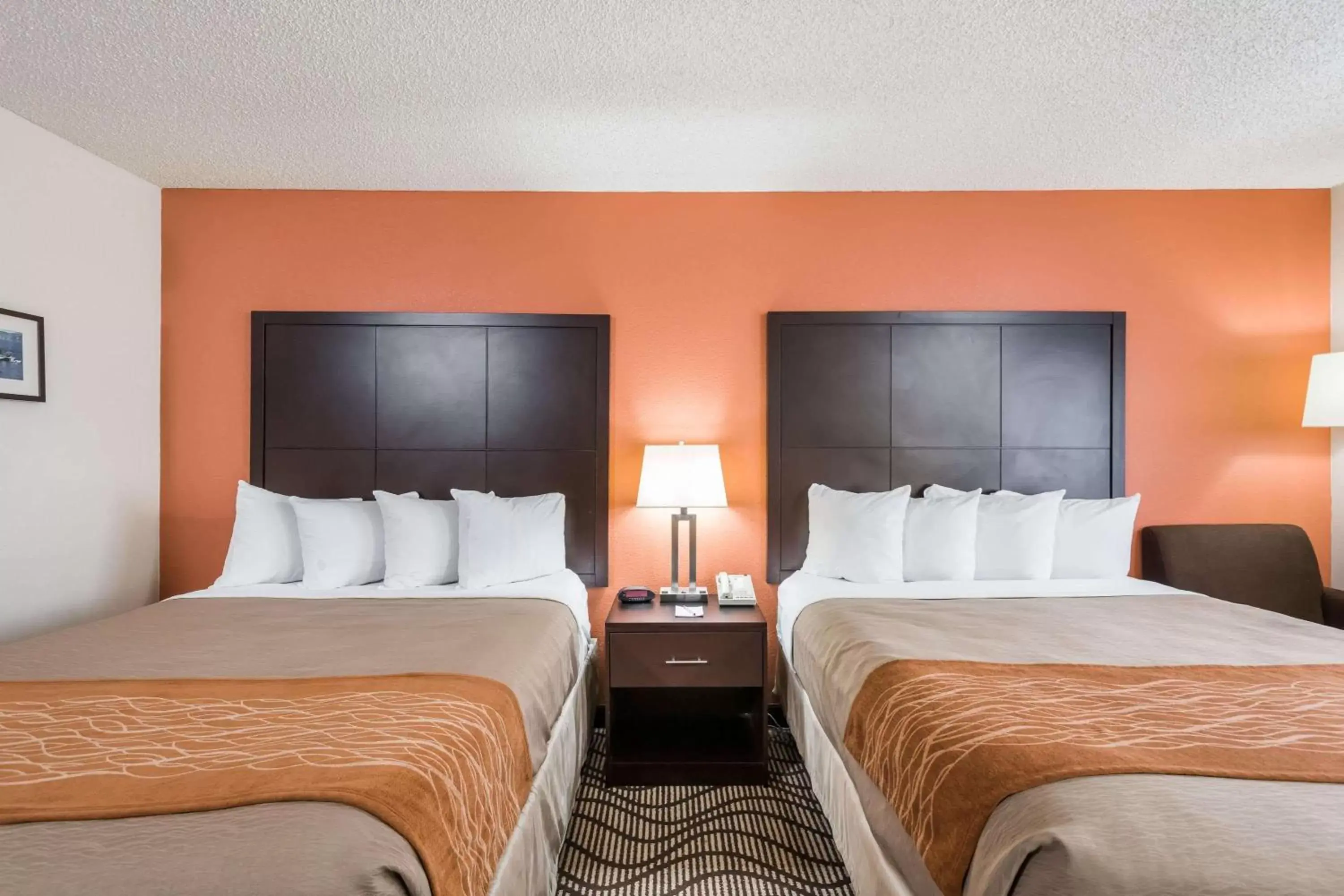 Photo of the whole room, Bed in Ramada by Wyndham Coeur d'Alene