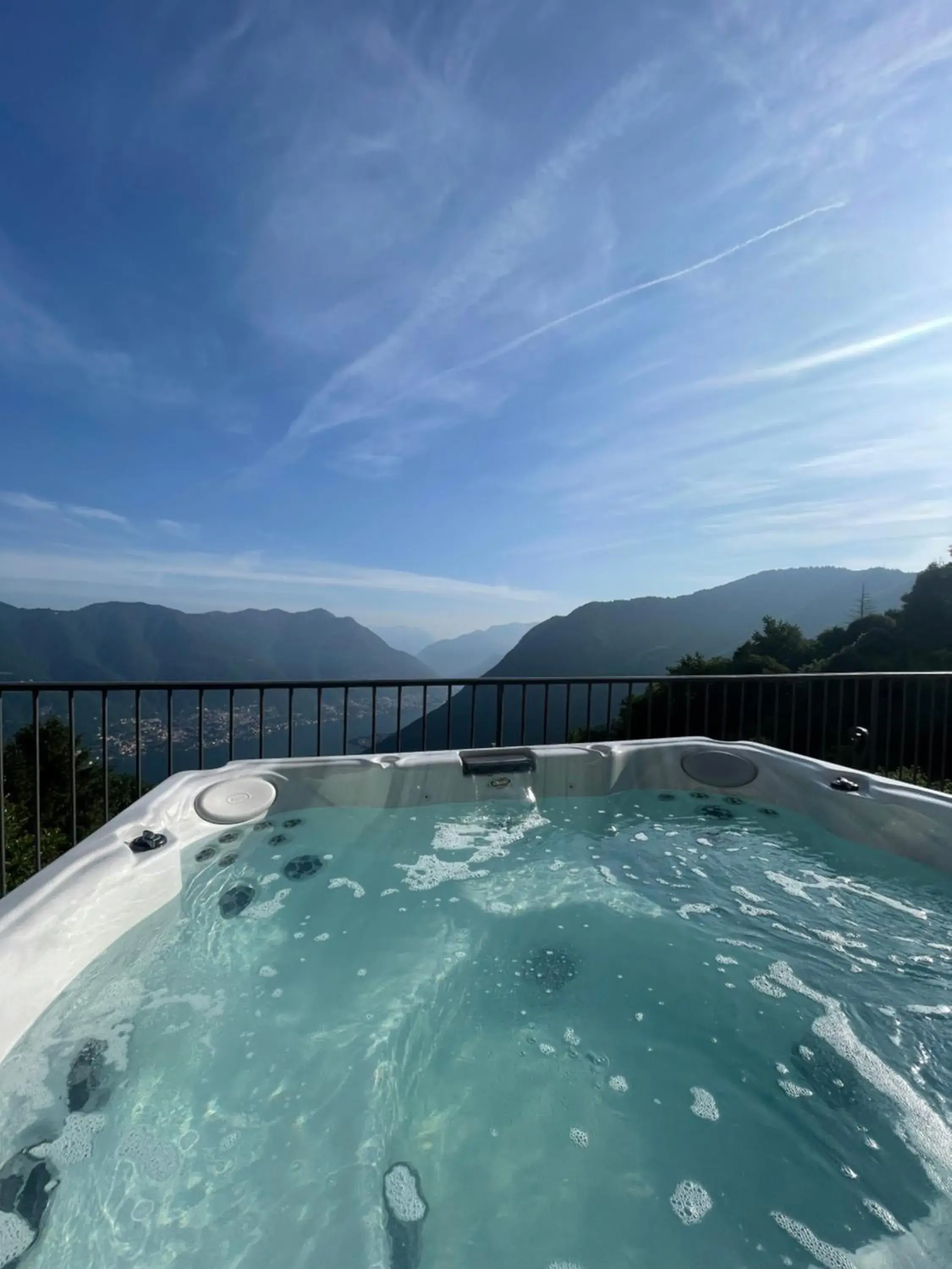 Hot Tub, Swimming Pool in Hotel Paradiso Como