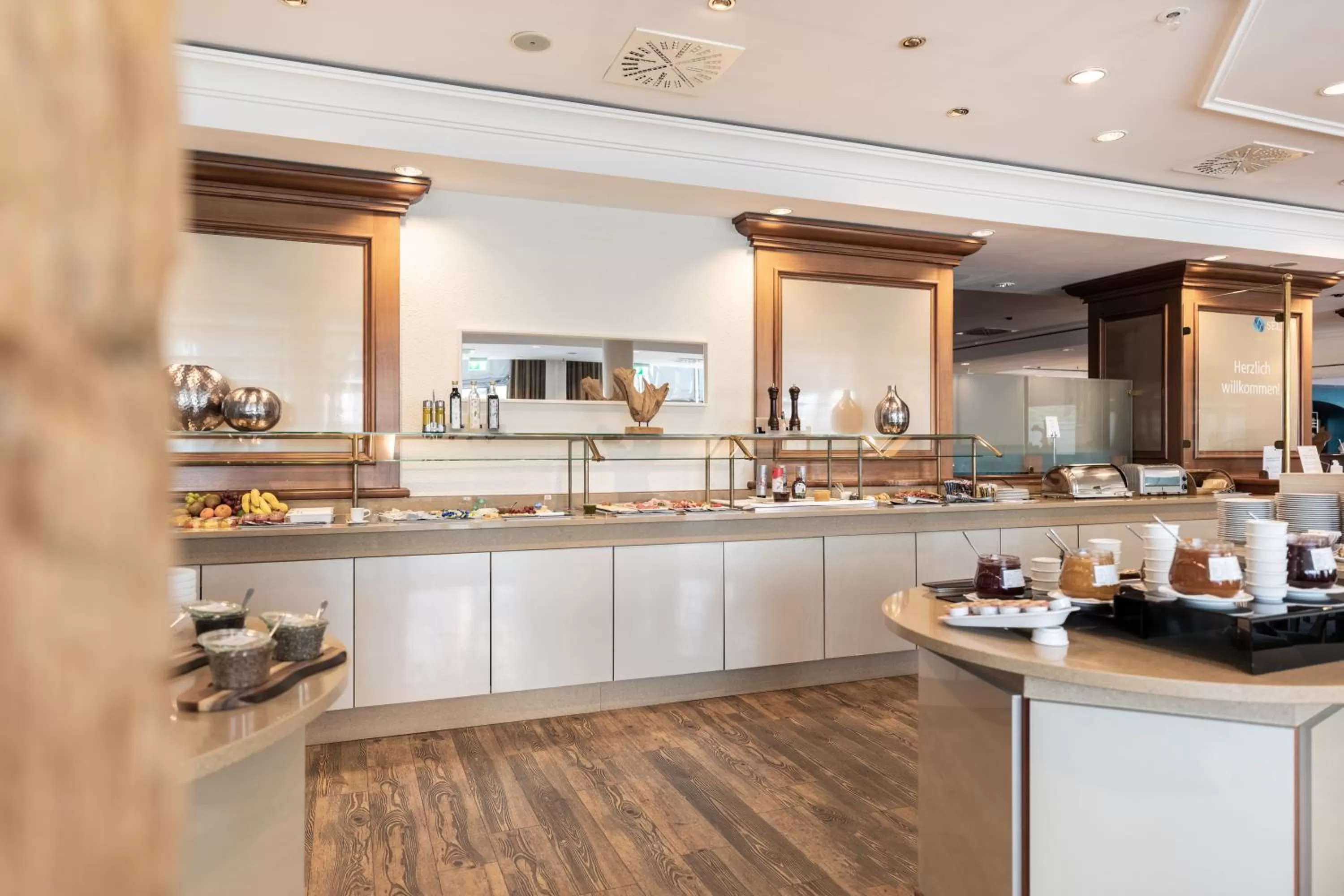 Buffet breakfast in Garner Hotel Rüsselsheim by IHG