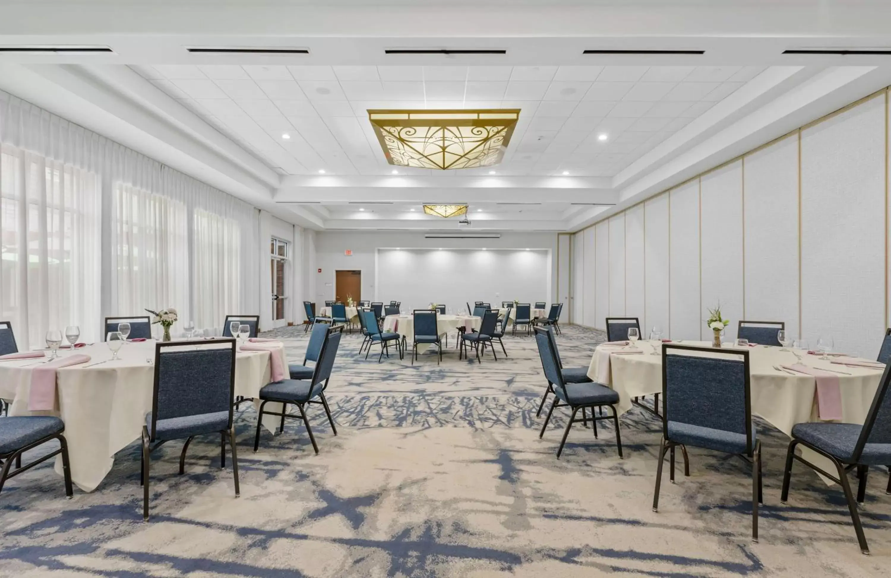 Meeting/conference room, Restaurant/Places to Eat in Hilton Garden Inn Auburn