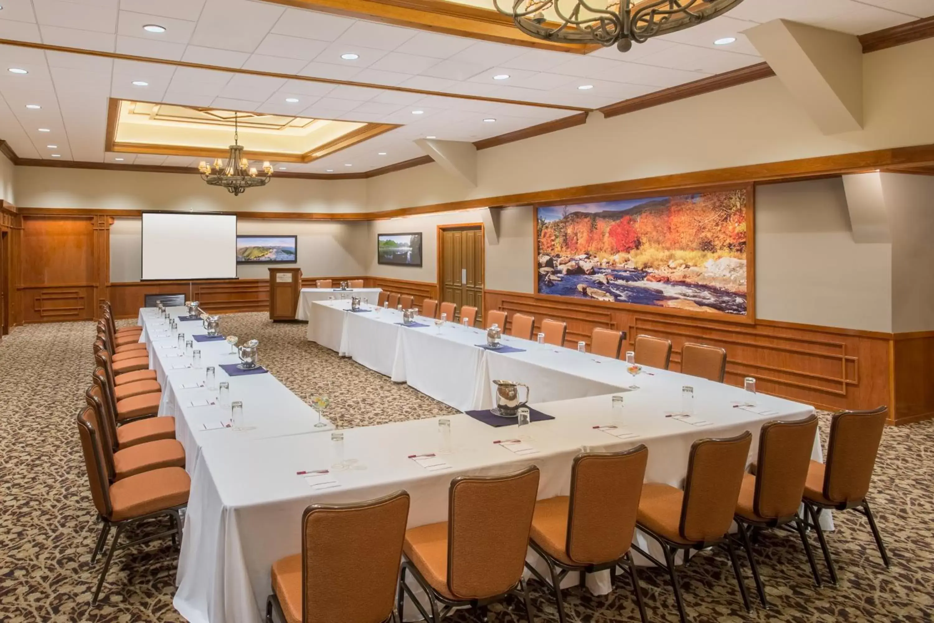 Meeting/conference room in Crowne Plaza Lake Placid, an IHG Hotel