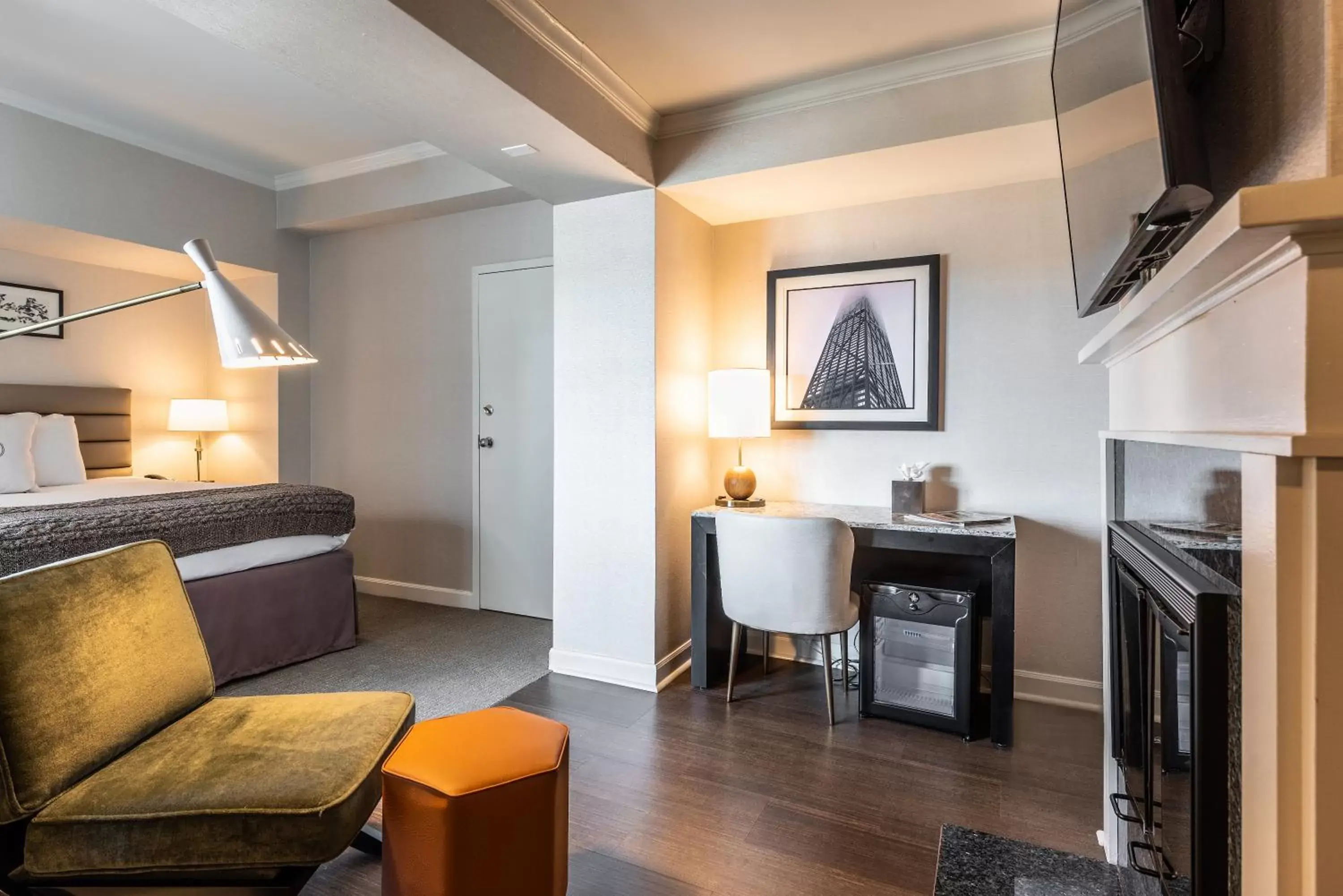 Superior King Room in Claridge House Chicago, Tapestry Collection by Hilton Superior King Room in Claridge House Chicago, Tapestry Collection by Hilton