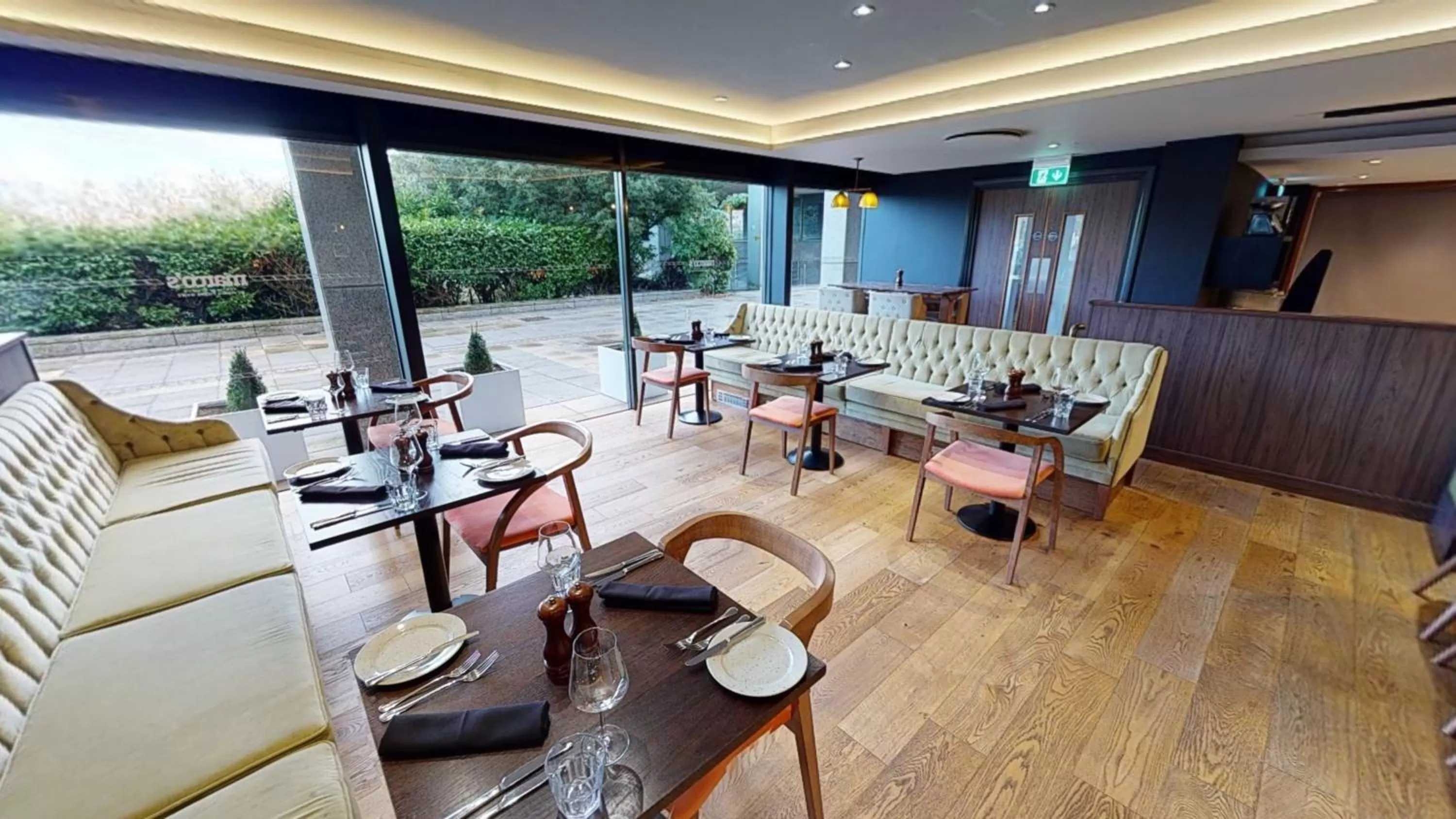 Restaurant/places to eat in Holiday Inn Milton Keynes Central by IHG