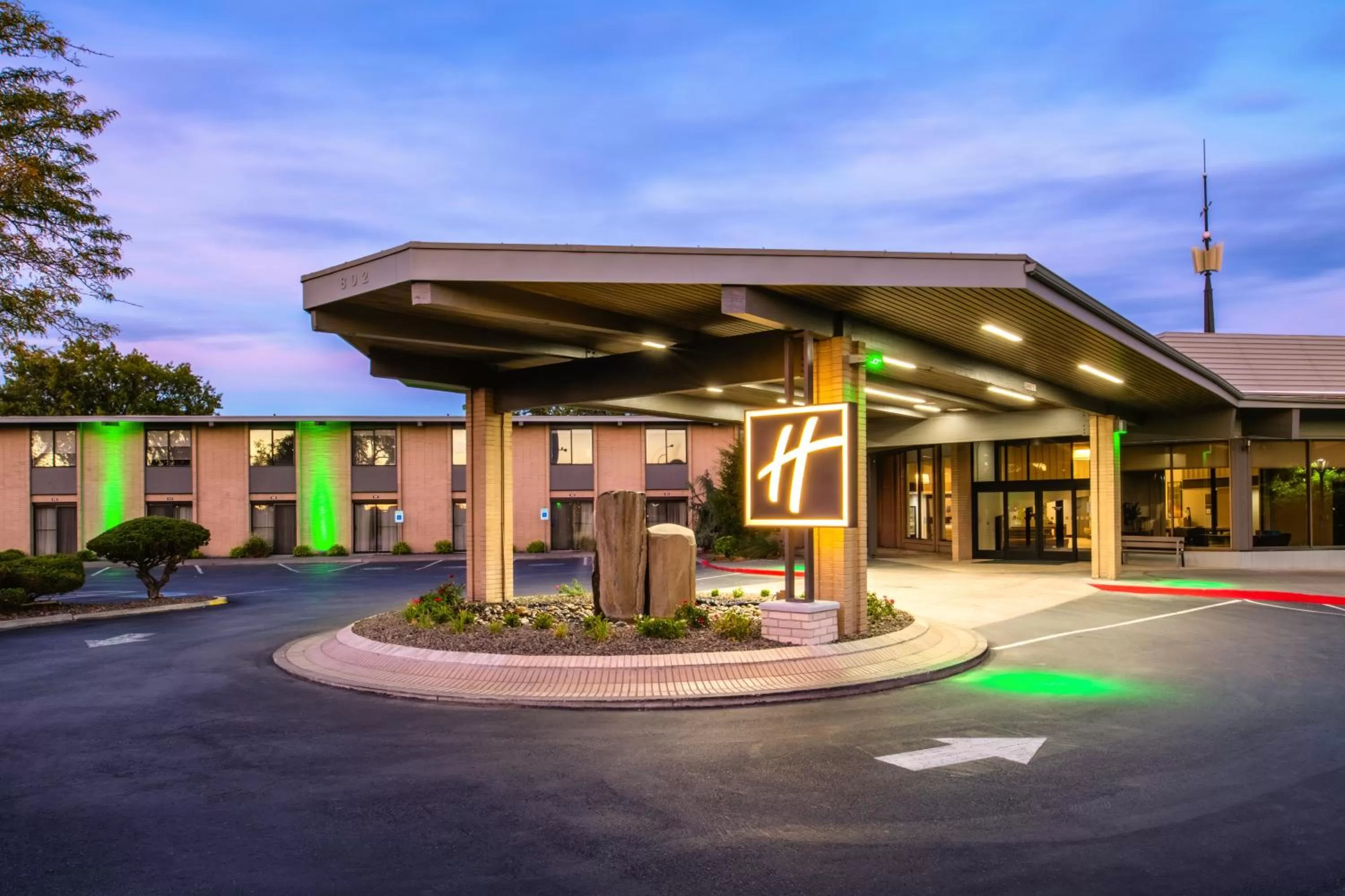 Property building in Holiday Inn Richland on the River by IHG