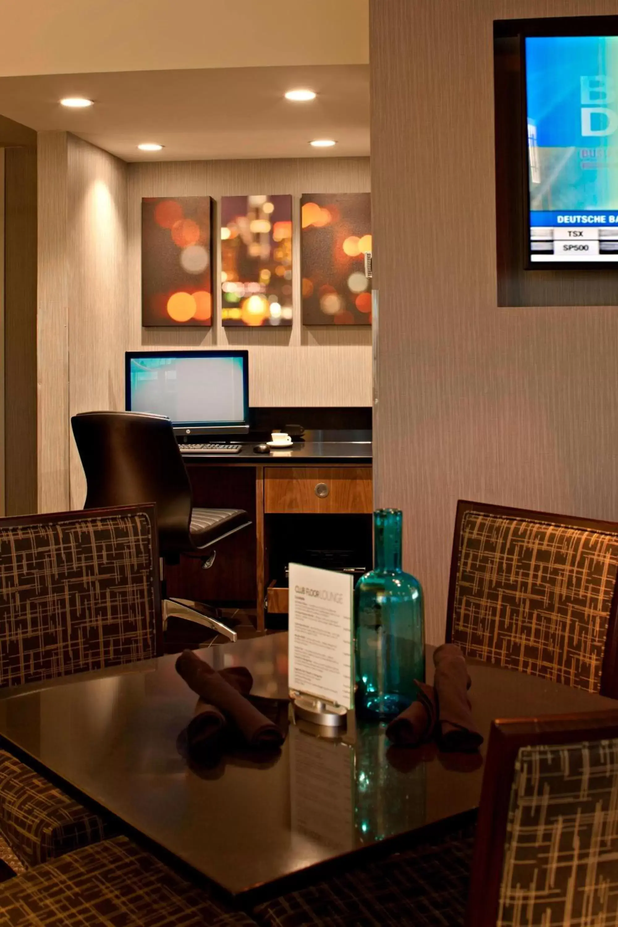 Lounge or bar, Business Area/Conference Room in Delta Hotels by Marriott Calgary South