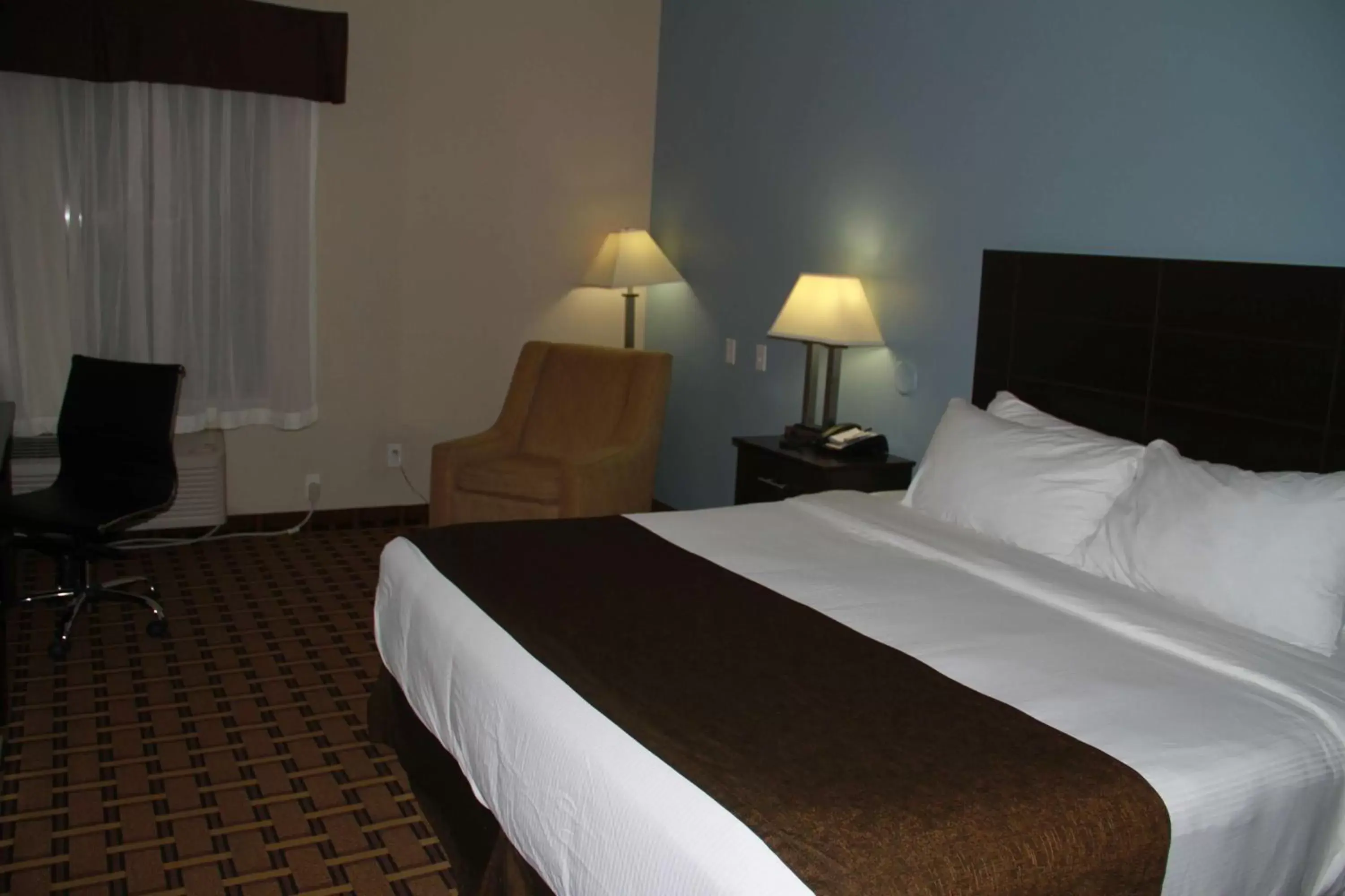 Photo of the whole room, Bed in SureStay Plus Hotel by Best Western Coralville Iowa City