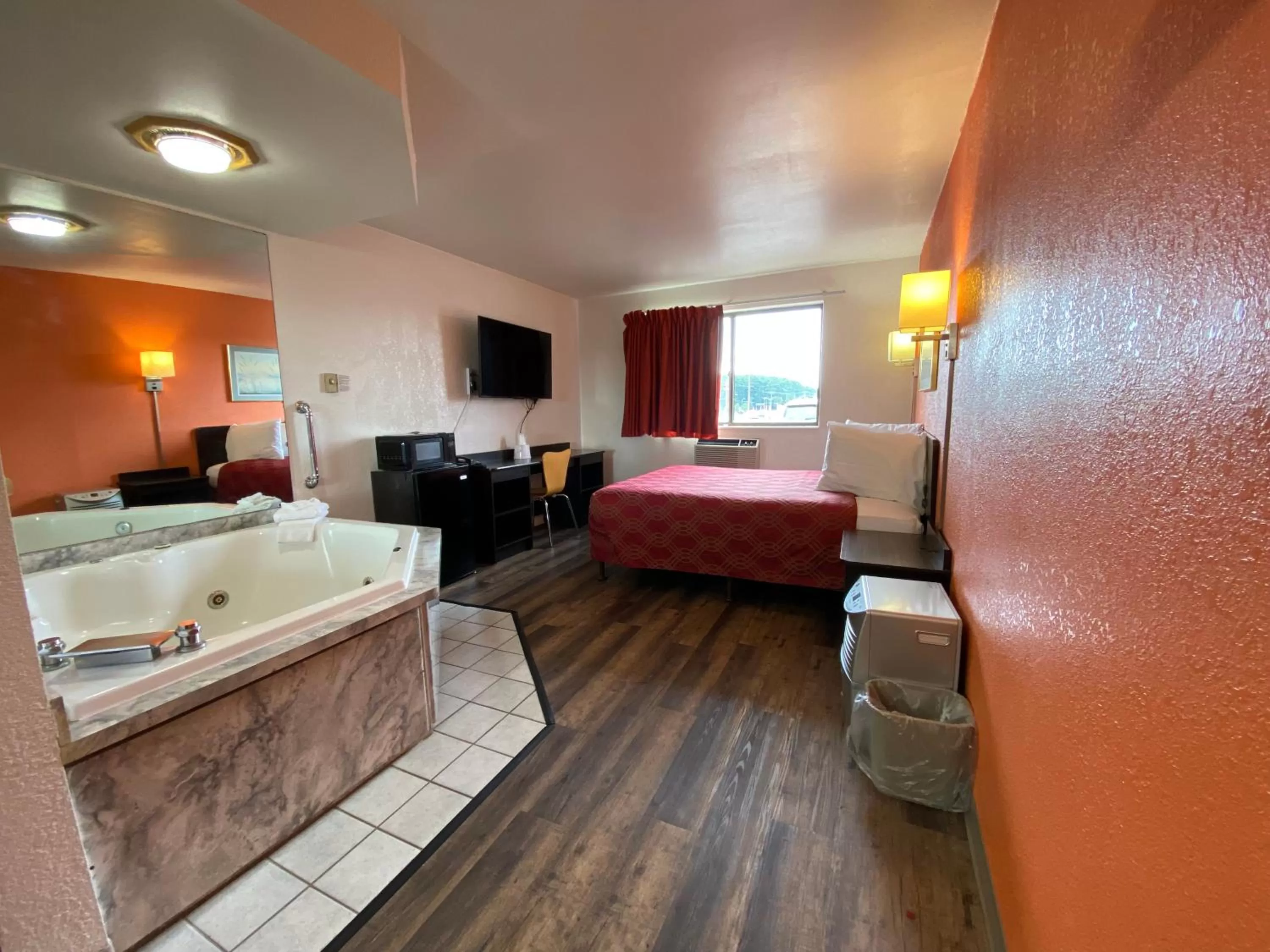 Photo of the whole room, Bed in Reliance Inn