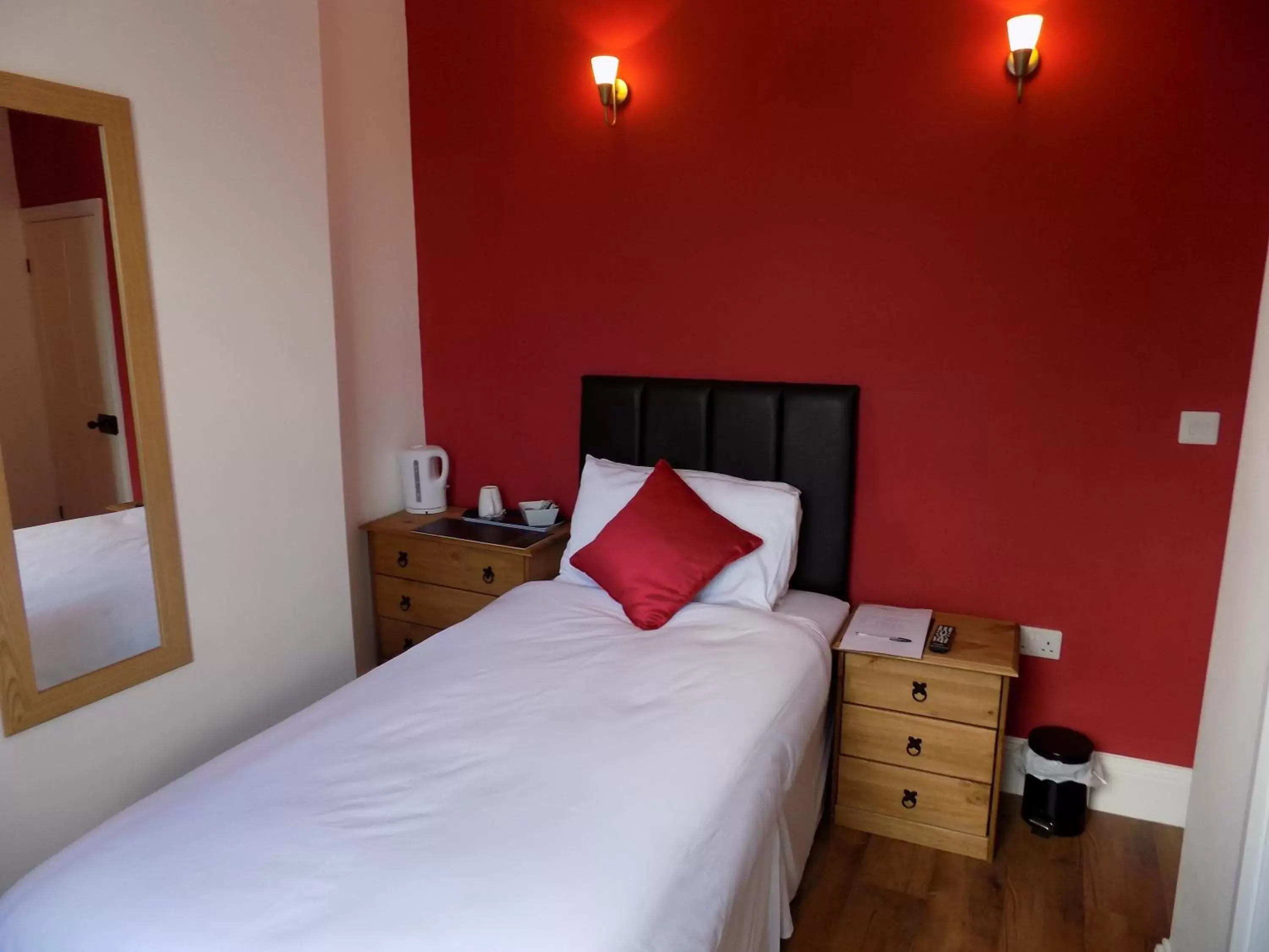 Bedroom, Bed in River Lodge B&B Ltd
