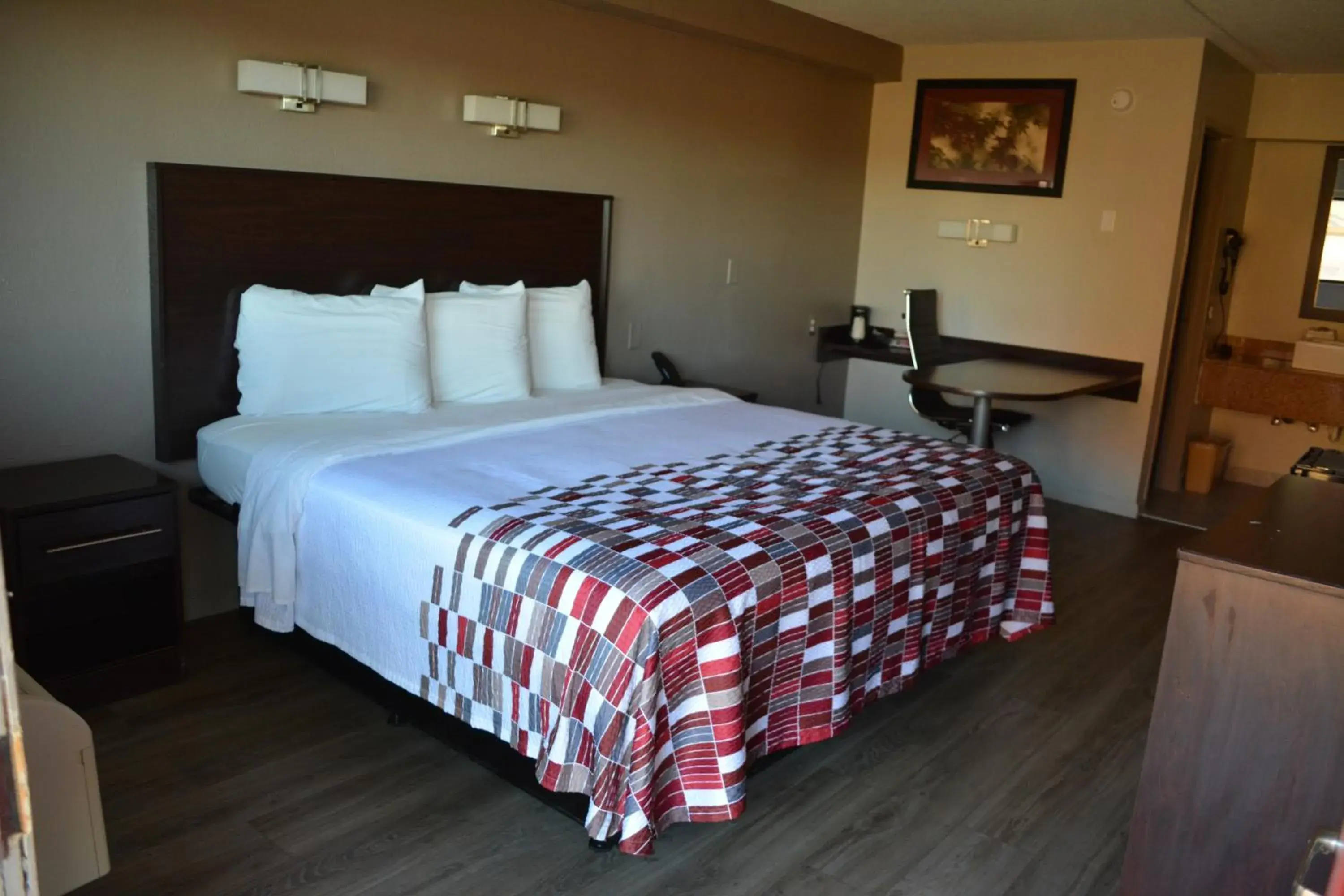 Bed in Red Roof Inn Jackson North – Ridgeland