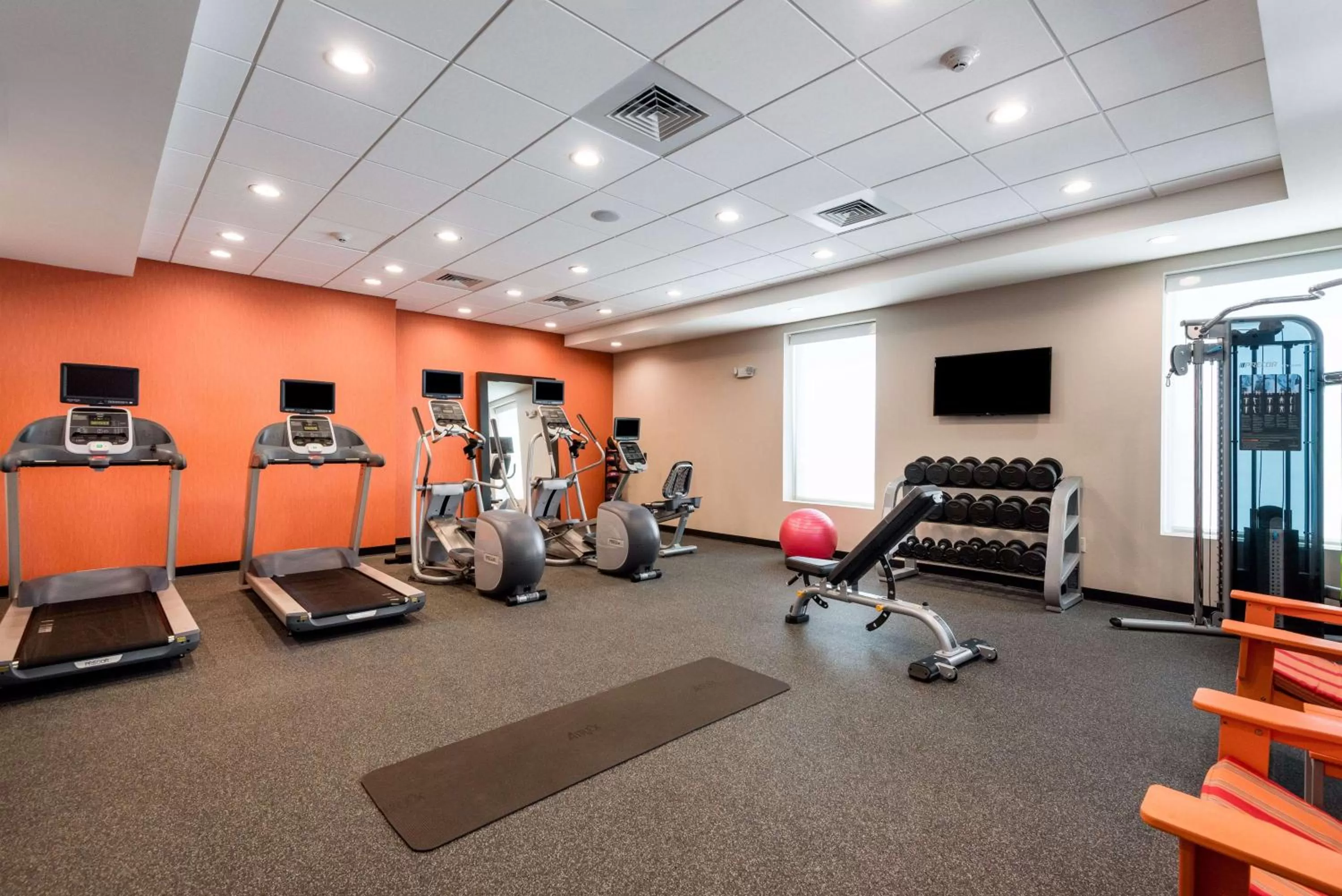 Fitness centre/facilities in Home2 Suites by Hilton Charlotte University Research Park