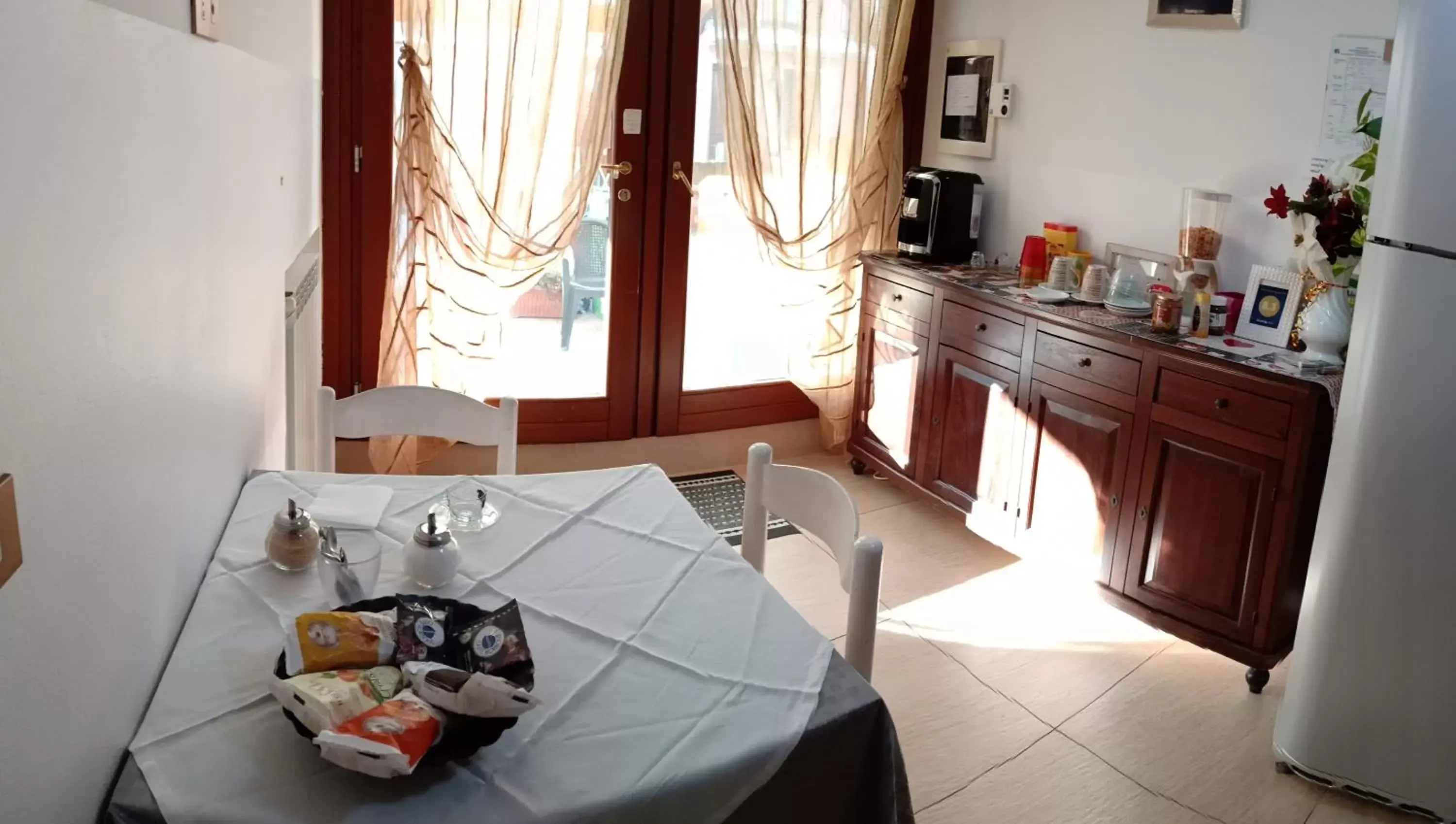 Communal kitchen, Restaurant/Places to Eat in Adria Bella LT Z00157