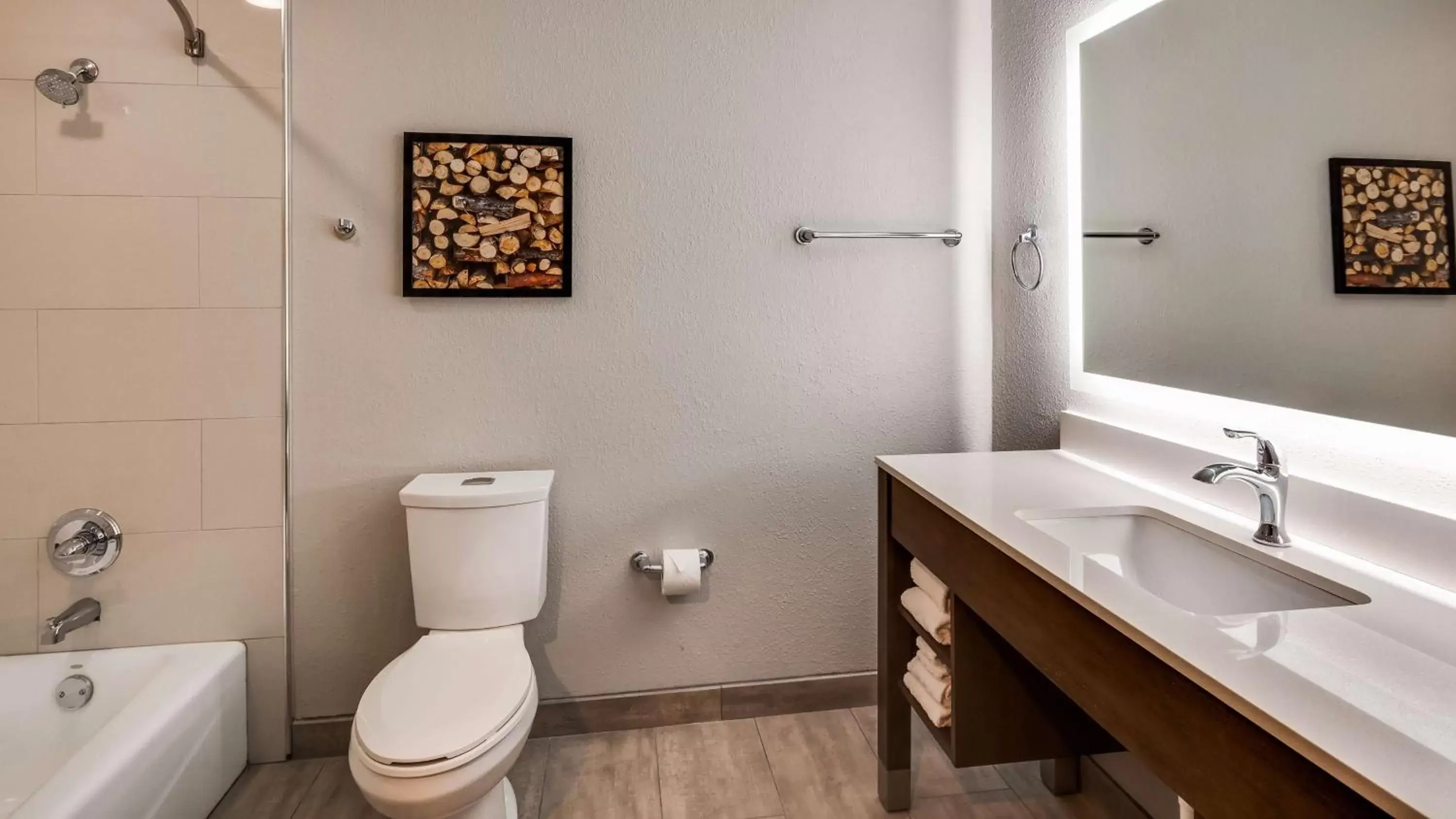 Bathroom in Best Western Plus Bourbonnais Hotel & Suites