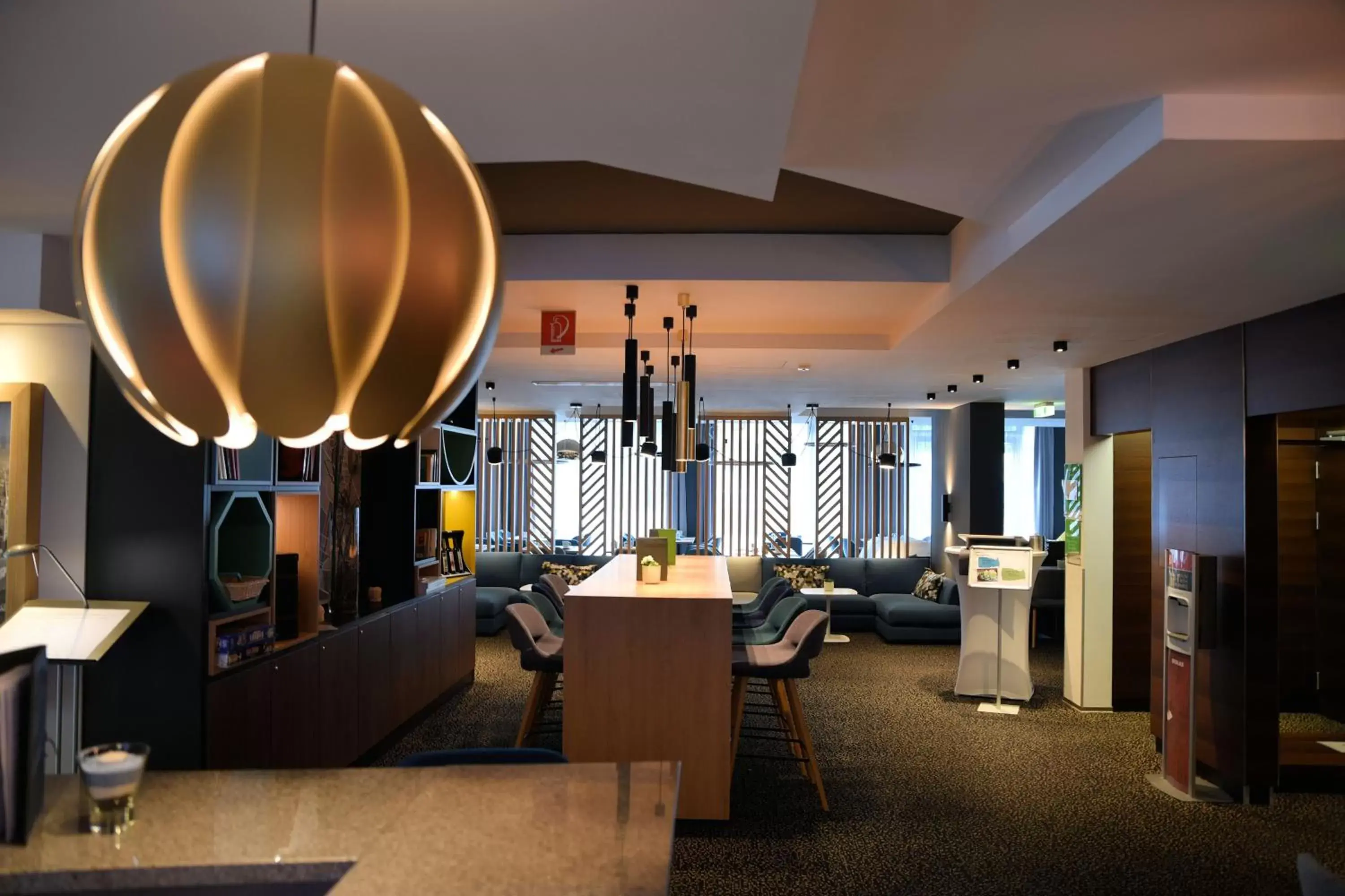 Lounge or bar, Seating Area in Holiday Inn - Salzburg City, an IHG Hotel